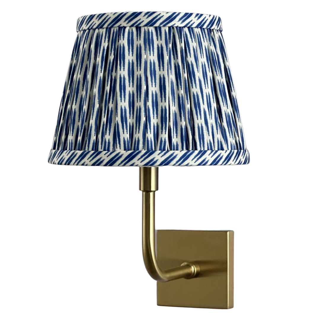 Babington cordless wall light in blue, bamboo-engraved metal bracket with fabric shade