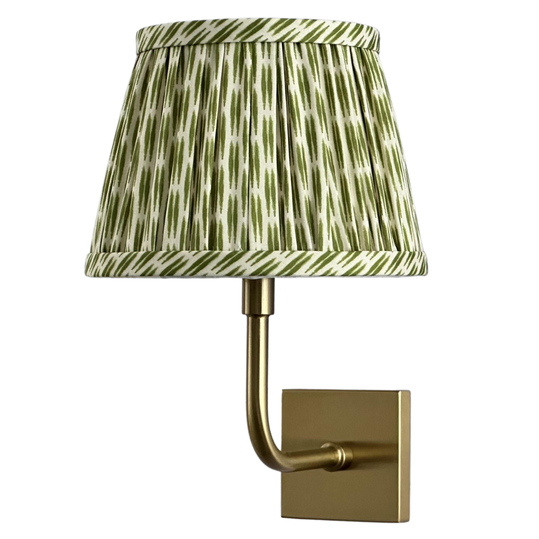 Babington cordless wall light in green, bamboo-engraved metal bracket with fabric shade