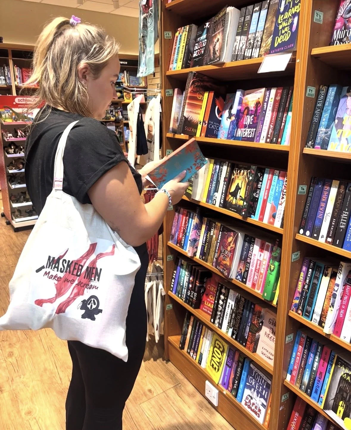 A Bookworm on a Budget - Gift Guide 