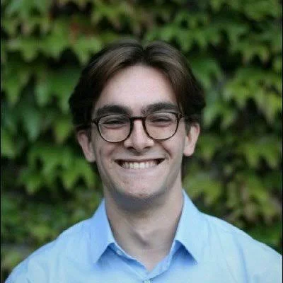 Benjamin Levesque Kinder smiling in front of a tree