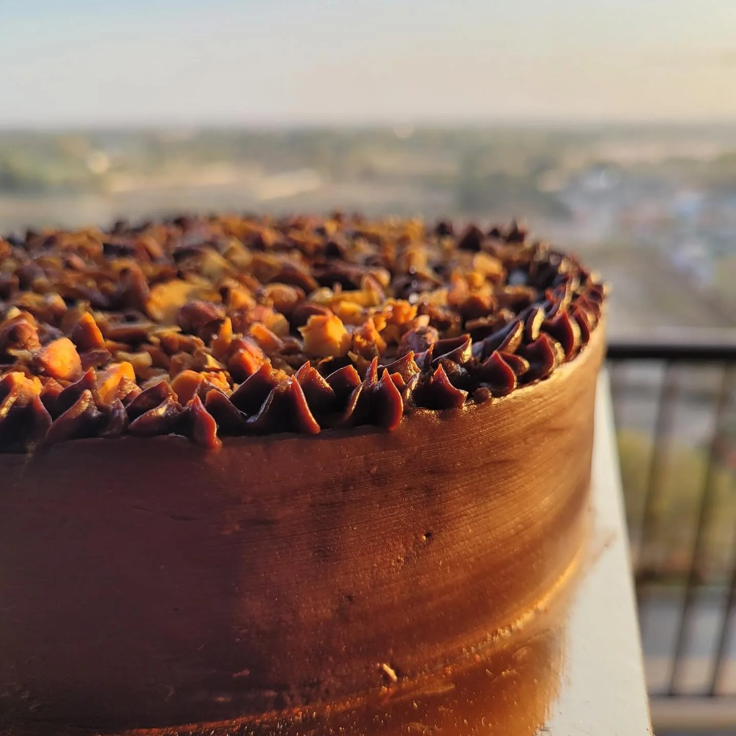 A luscious Mocha-with-roasted almonds cake, baked with love to celebrate a dear friend&rsquo;s wedding&mdash;a perfect blend of rich flavors for new beginnings! 🤎🎁🍫
.
.
.
.
.
.
.
.
.
.
.
.
#Homebaker  #FreshlyBaked #SweetTreats  #BakedWithLove  #D