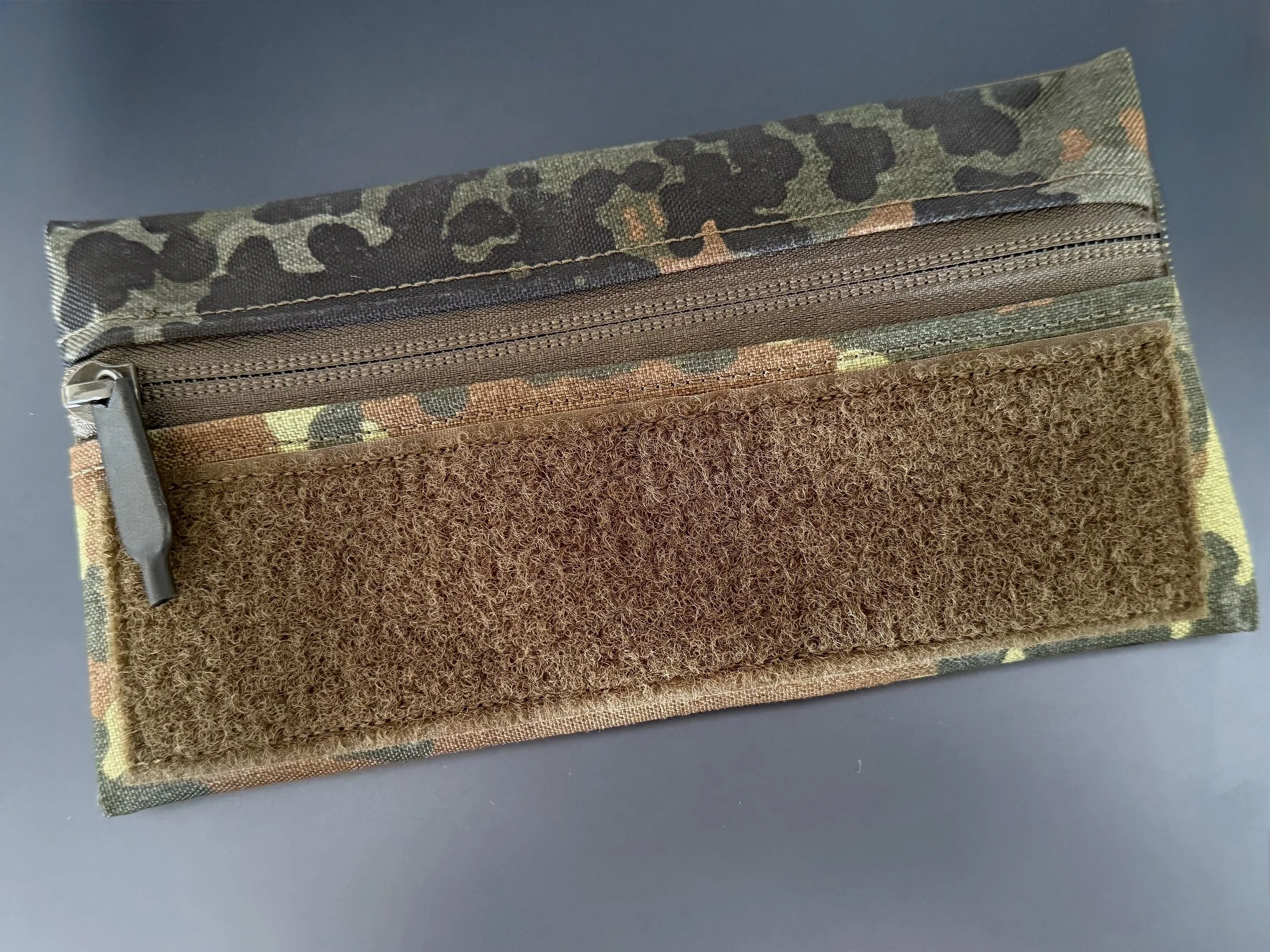 Poly Pocket 20x10 Admin Pouch for MOBAST System Bundeswehr Special Forces EGB KSK KSM Plate Carrier Small camouflage tactical pouch with MOLLE webbing and zipper closure in Flecktarn 5-FTD