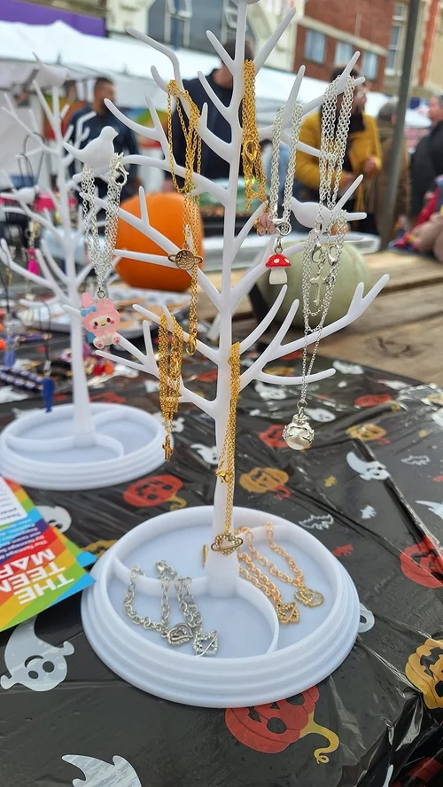 Ame trading at The Teenage Market