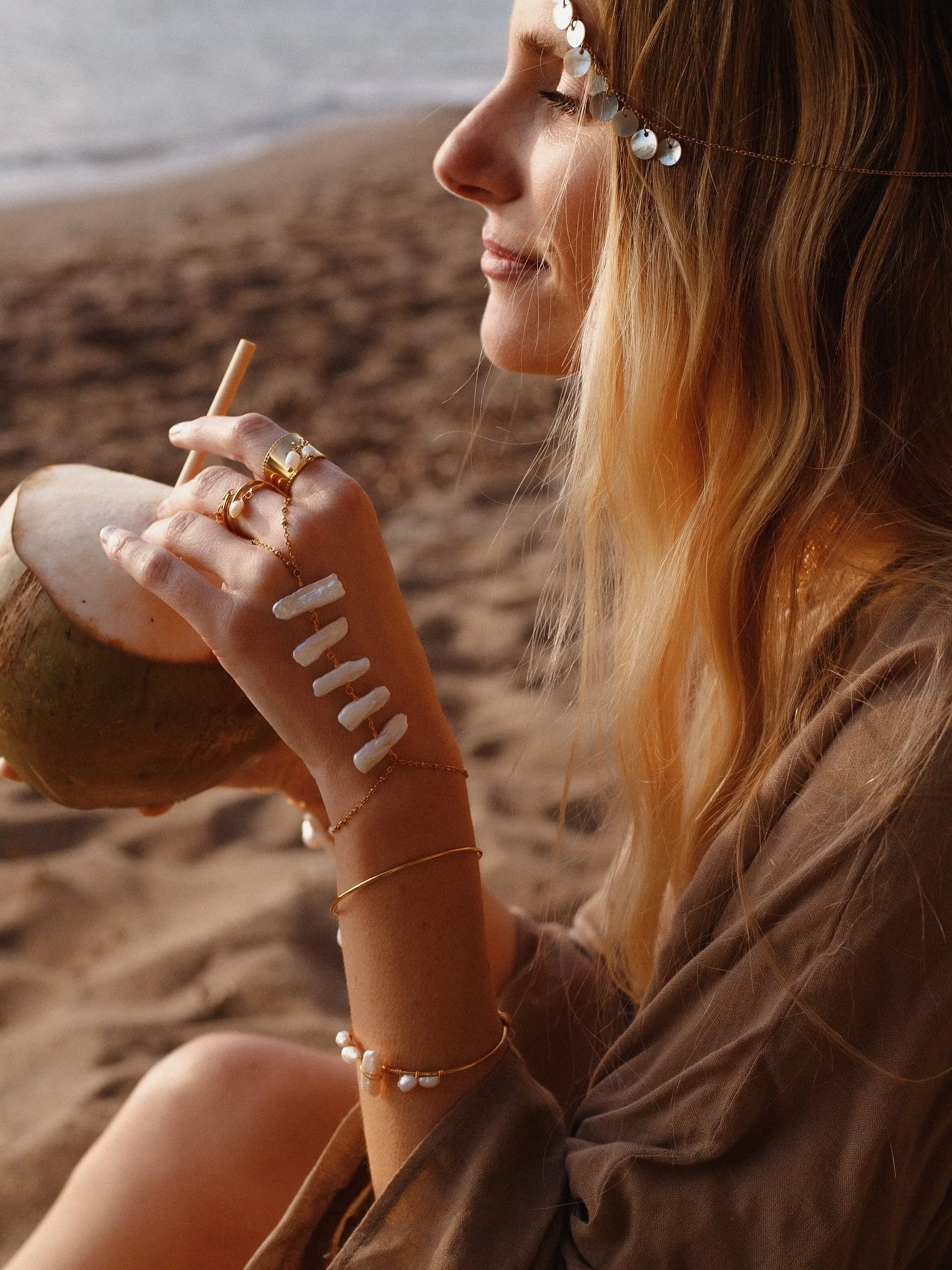 Hippie soul ✨

Bijoux d&rsquo;&acirc;me et r&ecirc;ves sal&eacute;s. 🌺🐚

@scorpionejewelry 
@carlou_shka 

____________

#yourshotphotographer #shootingday #jewerlylovers #hippiesoul #mermaidvibes #mediterranean #hyereslespalmiers #modeloftheday #c