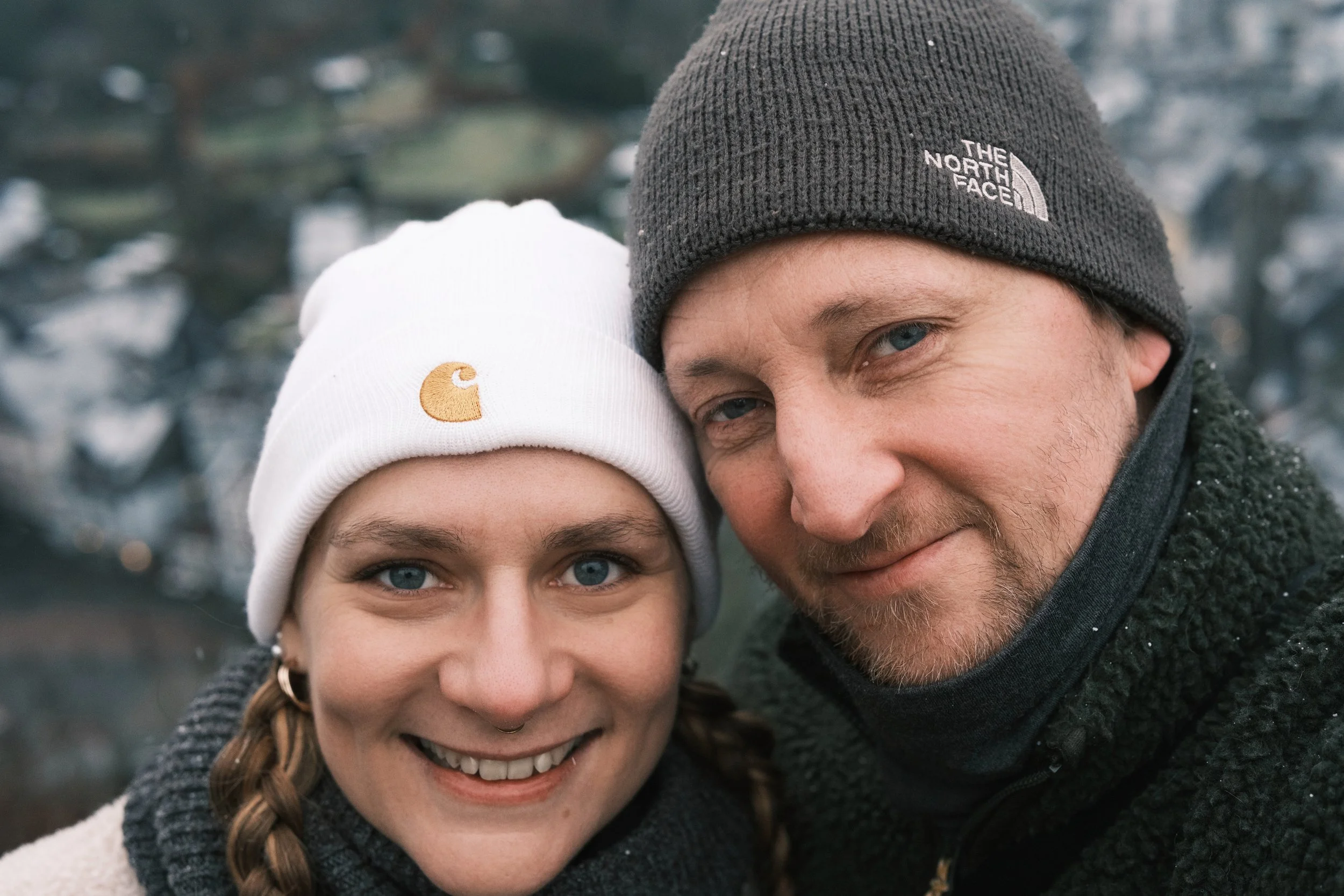 Michael et Fred, photographe et vidéaste de mariage en Belgique, lors d'une séance hivernale en Allemagne