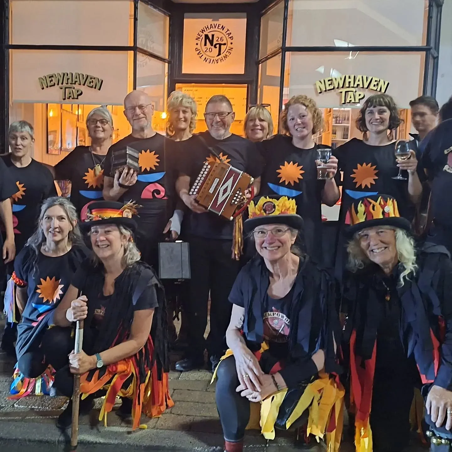 Blackpowder Morris joined us downriver last night for some glorious golden hour galleys! We loved dancing with you all 🔥🧡 @blackpowder_morris