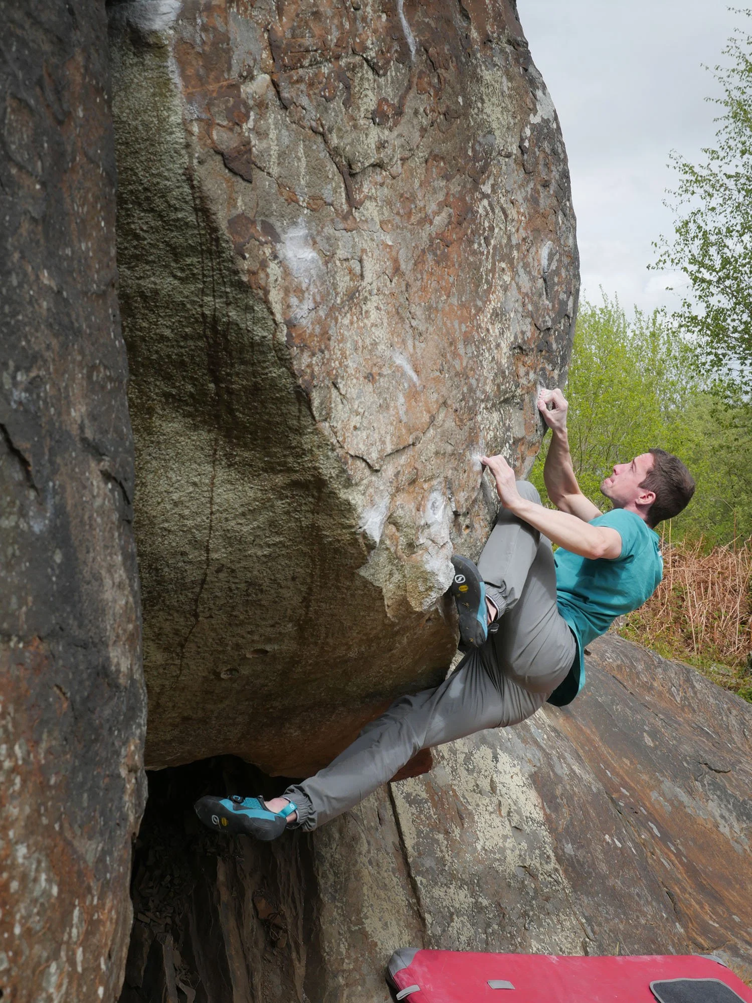 Eliot Stephens Climbs Envy 8A+ / V12 at Neath Abbey in South Wales
