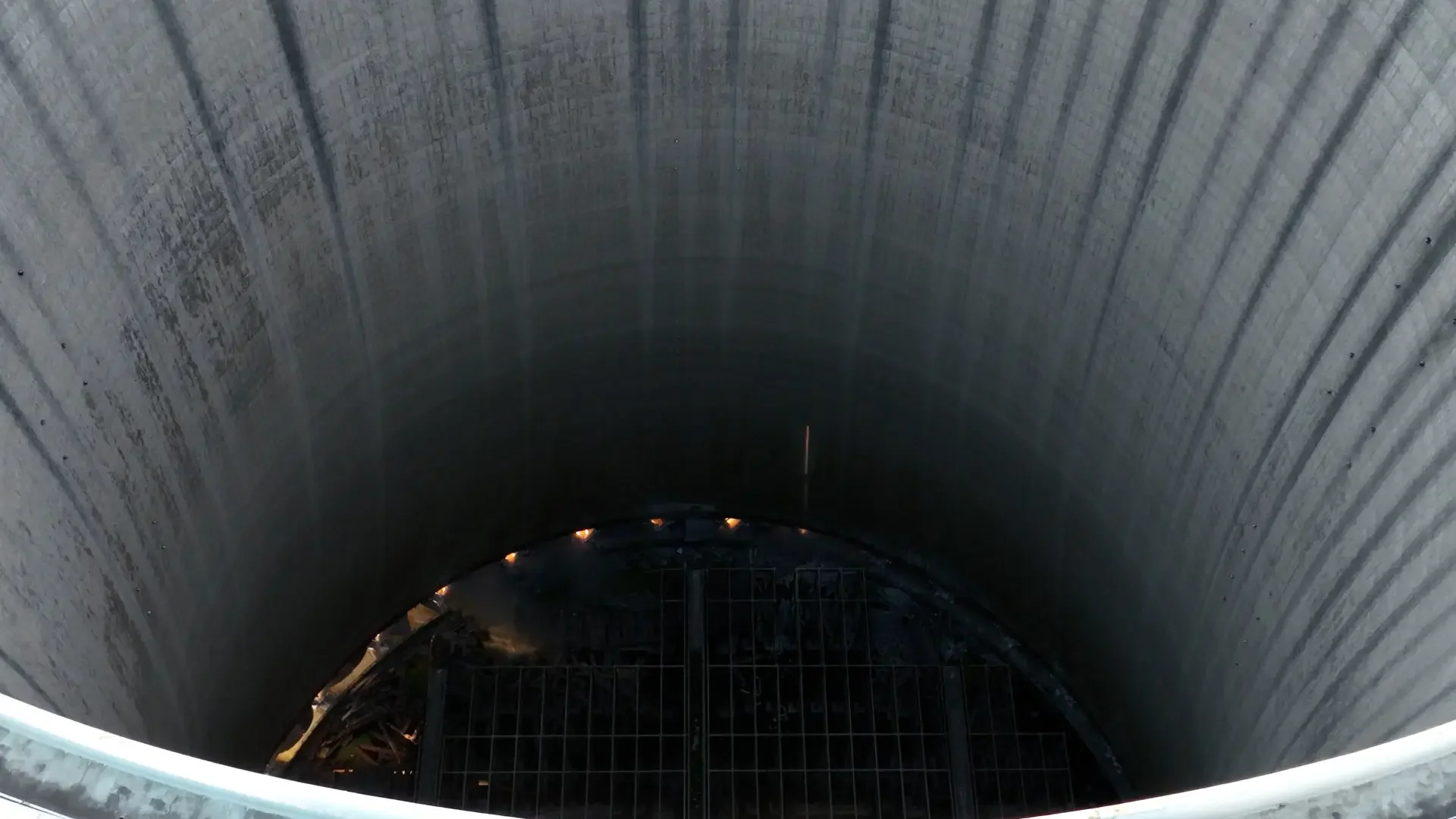 akw-kuehlturm-sprengung-grafenrheinfeld-4.webp