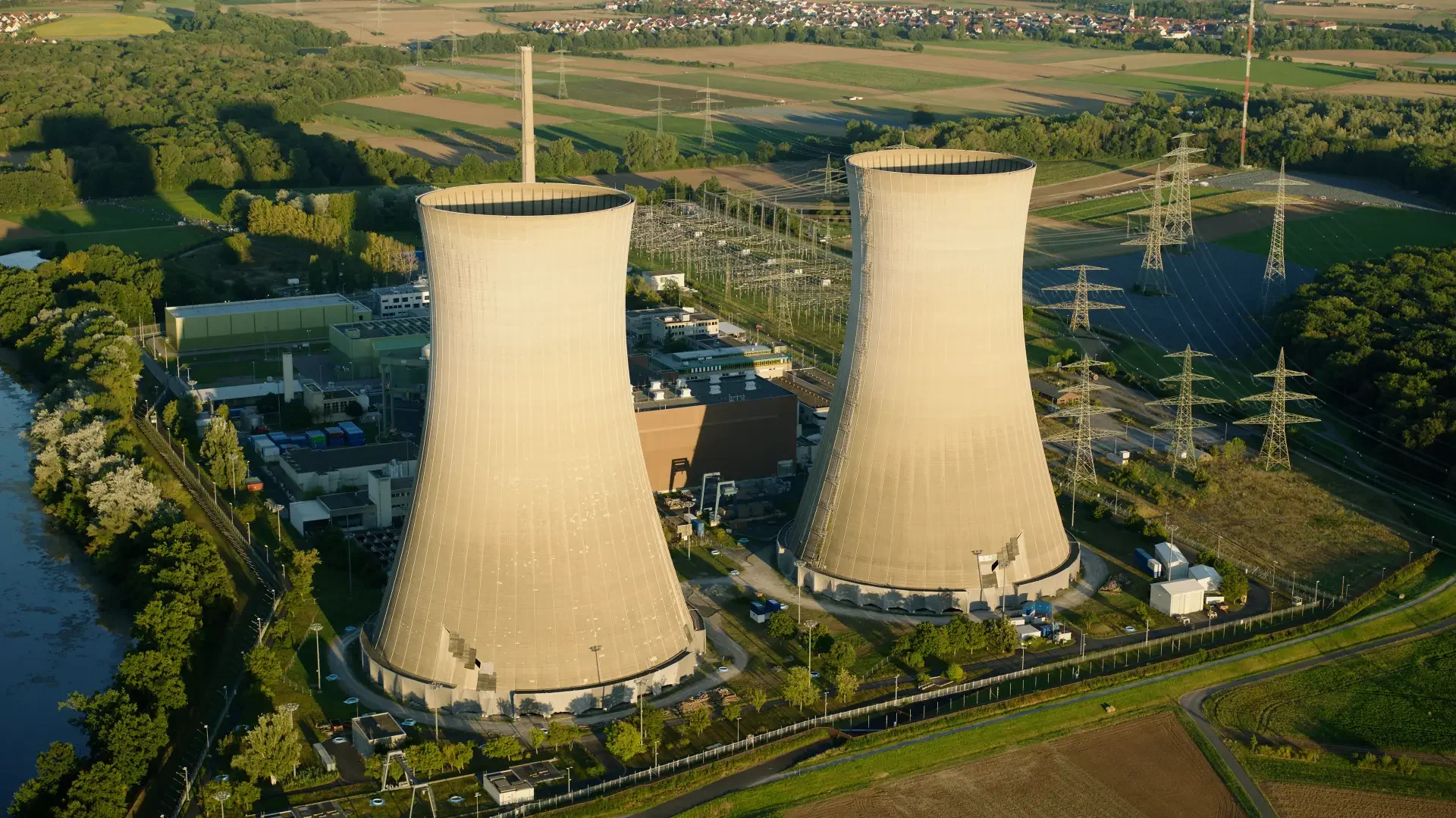 akw-kuehlturm-sprengung-grafenrheinfeld-2.webp