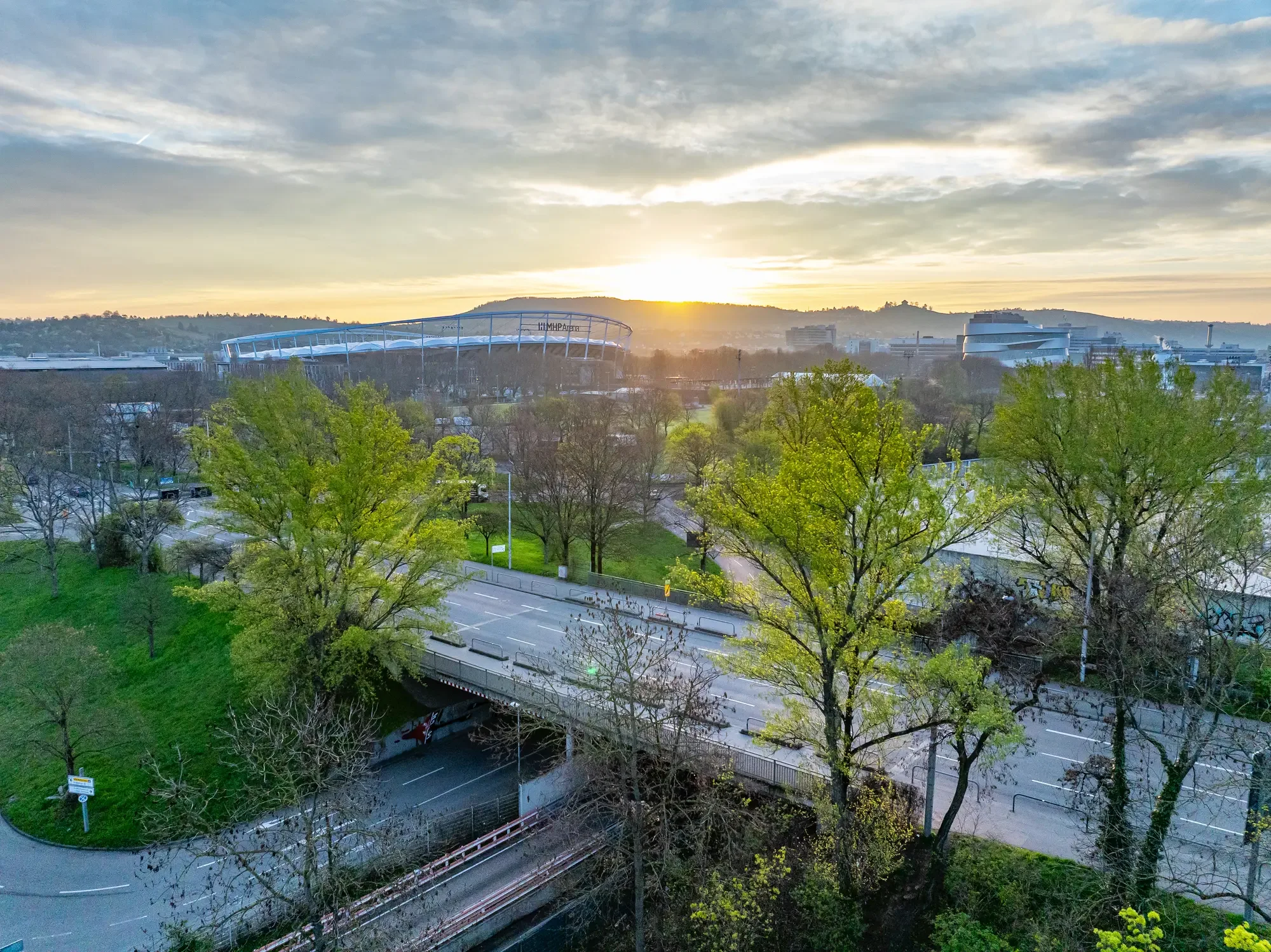 MHP Arena Stuttgart bei Sonnenaufgang