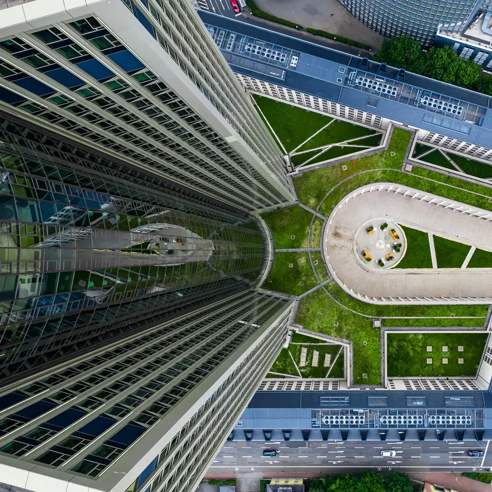 Tower 185 FPV Dive entlang der Fassade PWC Skyscraper