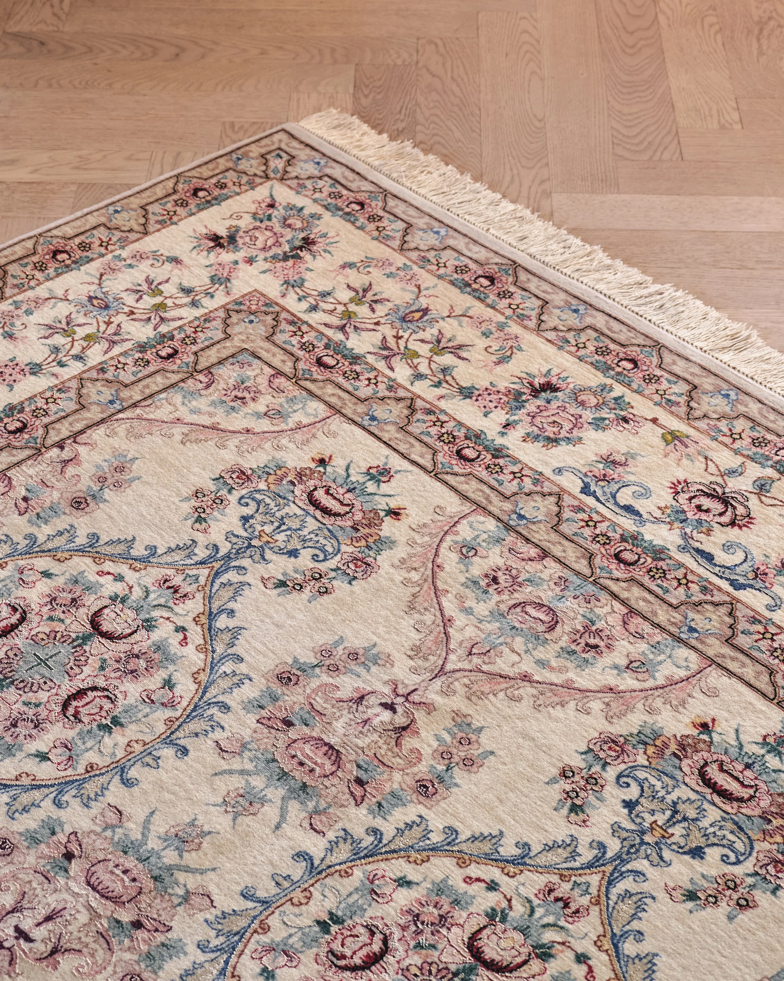Persian Isfahan Serafiyan 3.jpg