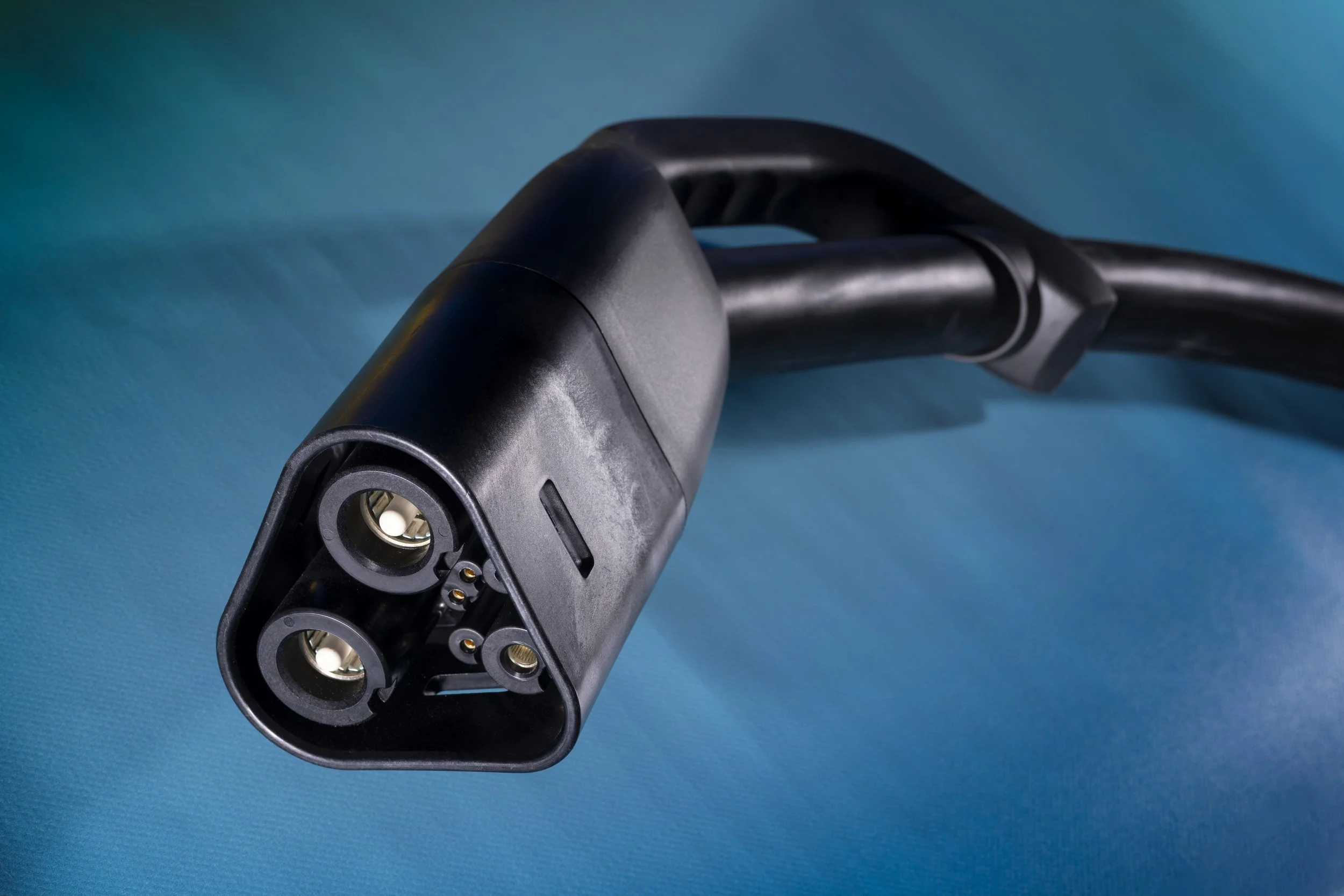 Picture of a black charging plug.