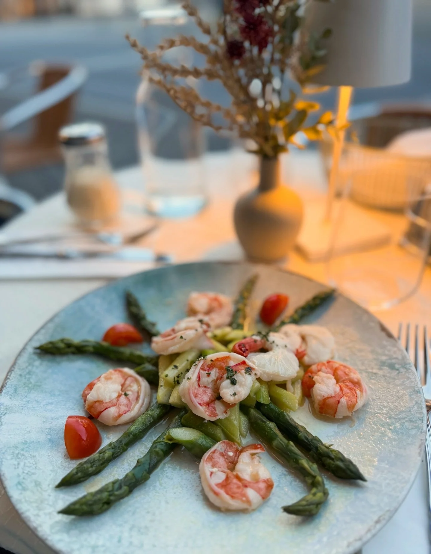 L&lsquo;insalata di asparagi e gamberi all&lsquo; olio e limone 😊
.
.
.
.
.
.
#interlaken
#interlakenswitzerland
#visitswitzerland
#italianfood
#foodstagram