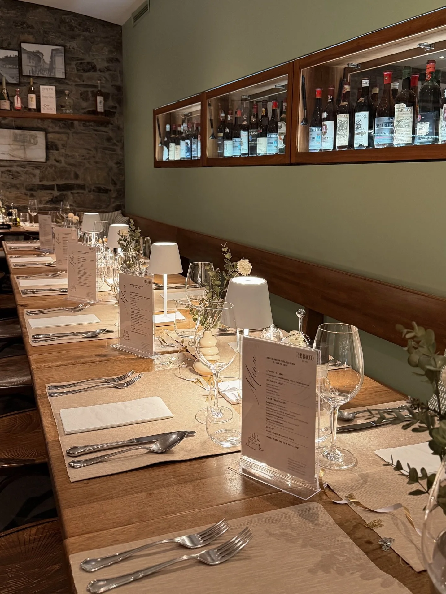 Ob Geburtstag, Familienfeier oder ein besonderer Anlass mit Freunden, wir schaffen den passenden Rahmen f&uuml;r einzigartige Abende in gem&uuml;tlicher Atmosph&auml;re.
Du planst auch eine Feier oder ein Abendessen mit deiner Gruppe?
Wir freuen uns 