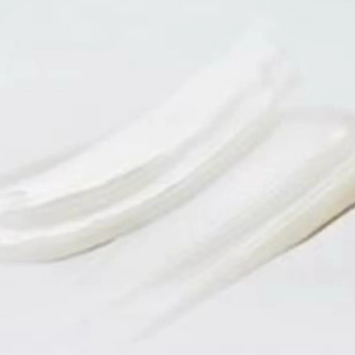 Lors des soins, c’est le moment idéal pour revoir vos habitudes et vérifier que vos produits sont adaptés à votre peau. Trop de produits ou des soins inadaptés peuvent parfois limiter les résultats.
N&r