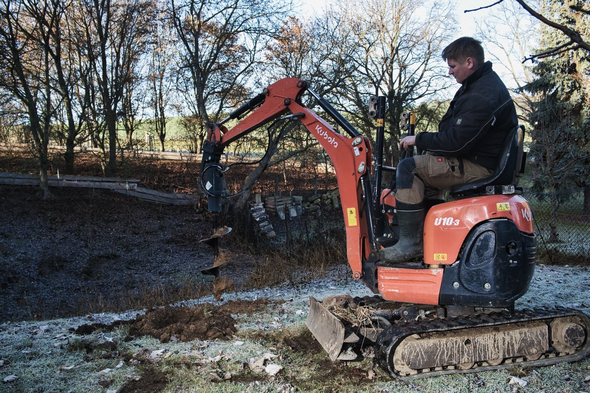 Erdbohrer Ausgleichspflanzung Streuobstwiese Kreischa Vimaana Garten 1.jpg