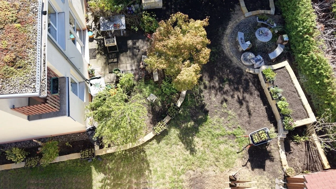 Sandsteine im Garten von oben.jpeg