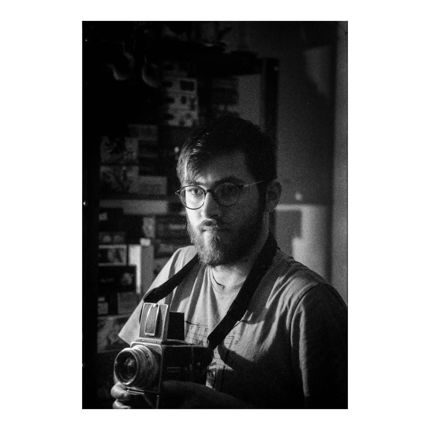 turning 26.
|
#photography #photo #b&w #blackandwhite #analogphotography #hasselblad #selfportraitphotography #selfportrait #olympusom1 #om1
