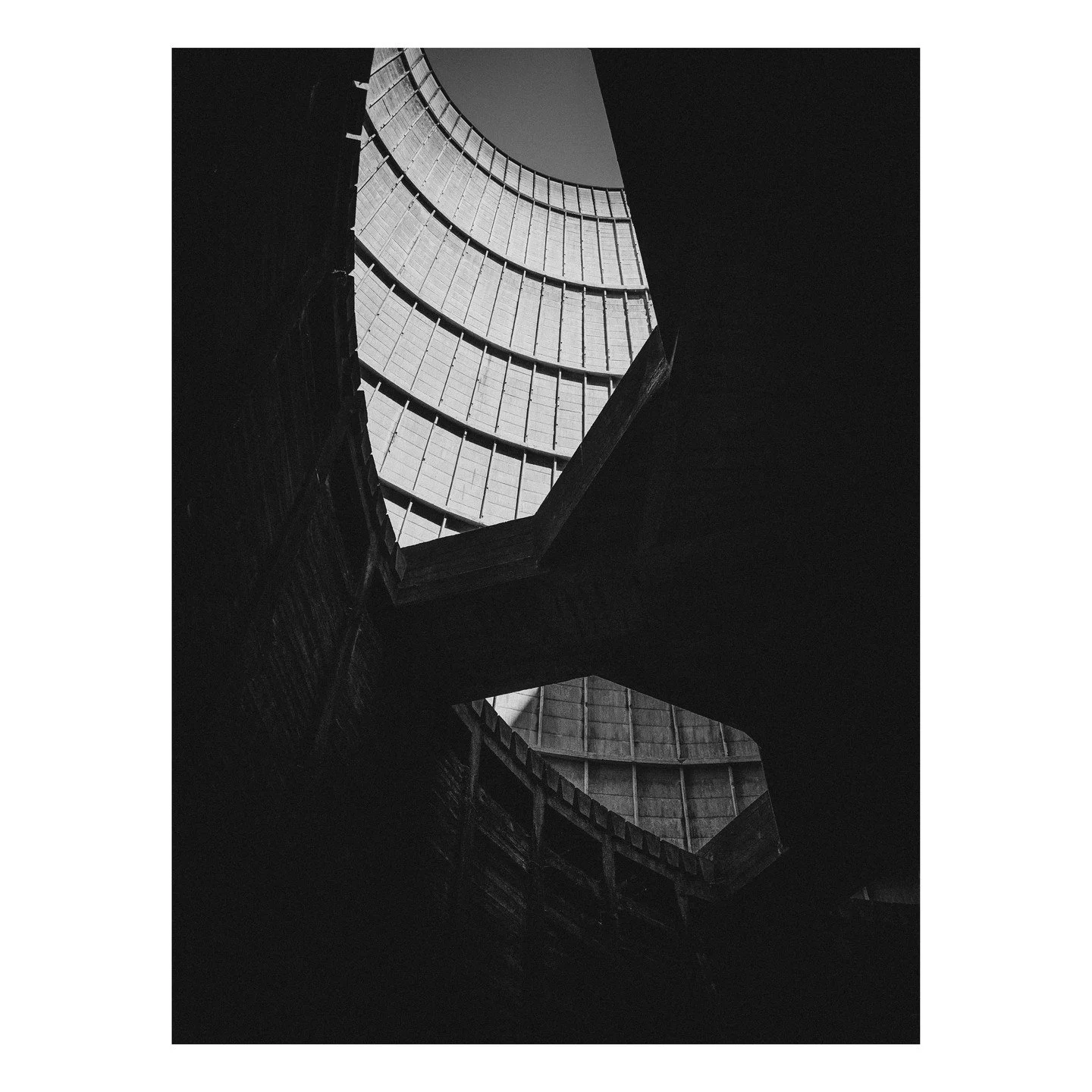 deep power plant hole.
|
#photography #photo #urbex #urbexphotography #abandonnedplaces #lostplaces #coolingtower #powerplant #powerplantim #charleroi #belgium