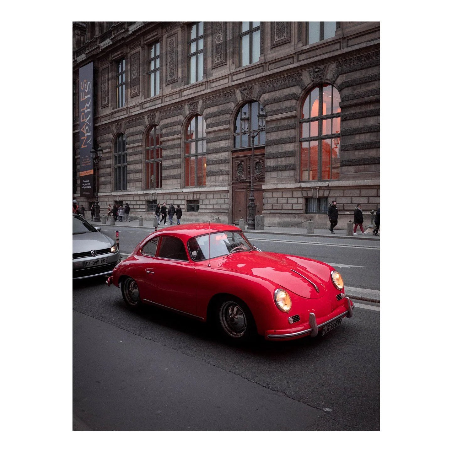 old legend.
|
#photography #photo #streetphotography #porsche356 #porsche #sportscar #vintagecar #oldcars #paris #louvre #lumixgx80