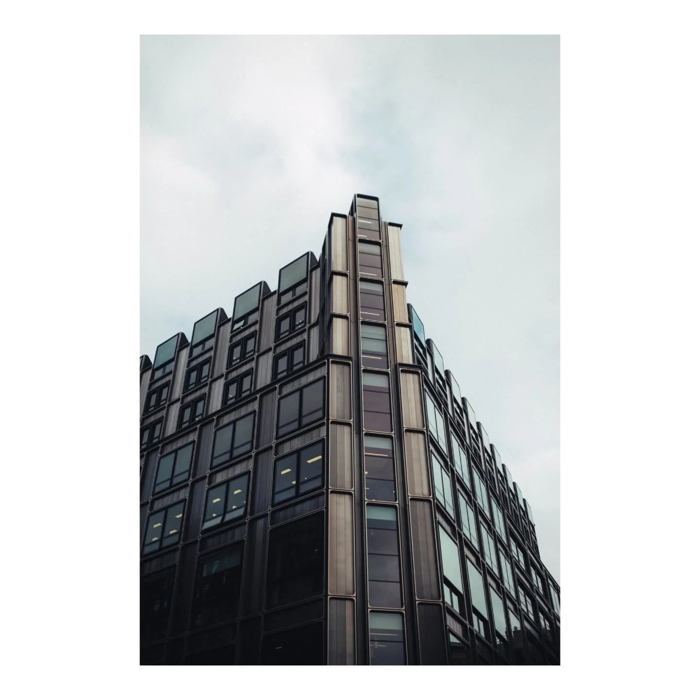 old smoke.
|
#photography #photo #architecture #brutalism #brutalistarchitecture #concrete #concreteconstruction #london #brutalistlondon #fuji #fujifilm #xpro