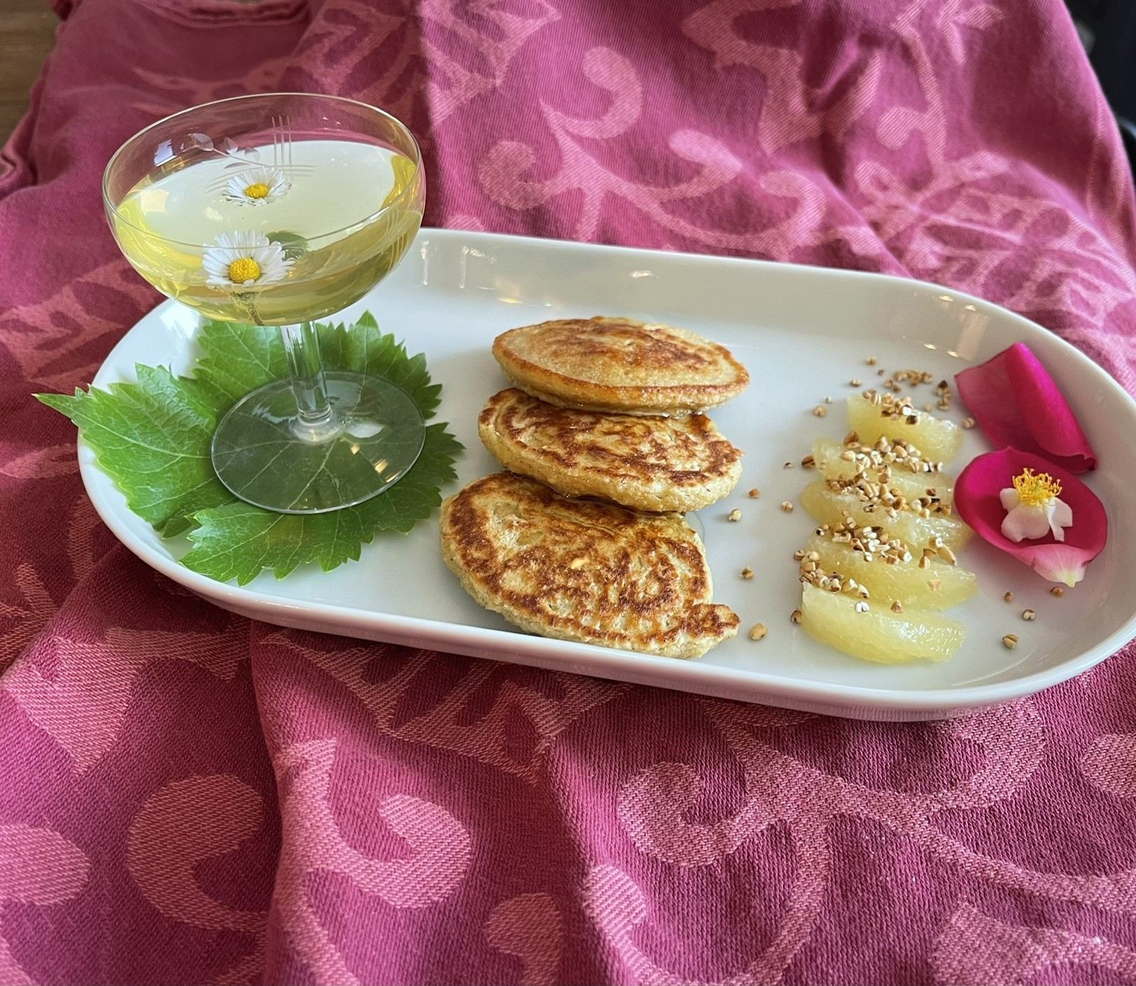 Haverpannenkoekjes met fruit en honing