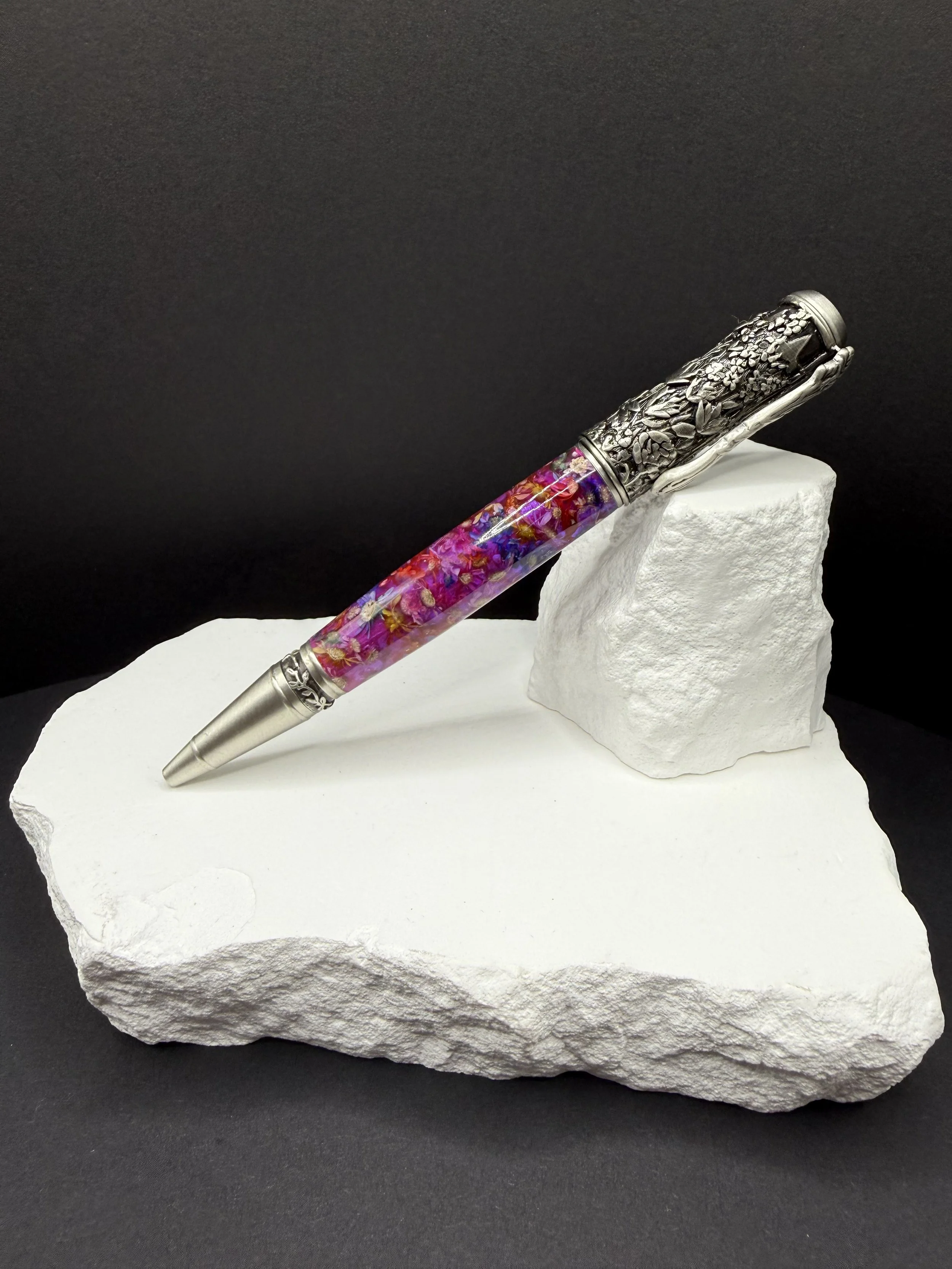 Wildflower Whimsey™ Dried Flower and Acrylic Handcrafted Botanical Twist Ballpoint Pen