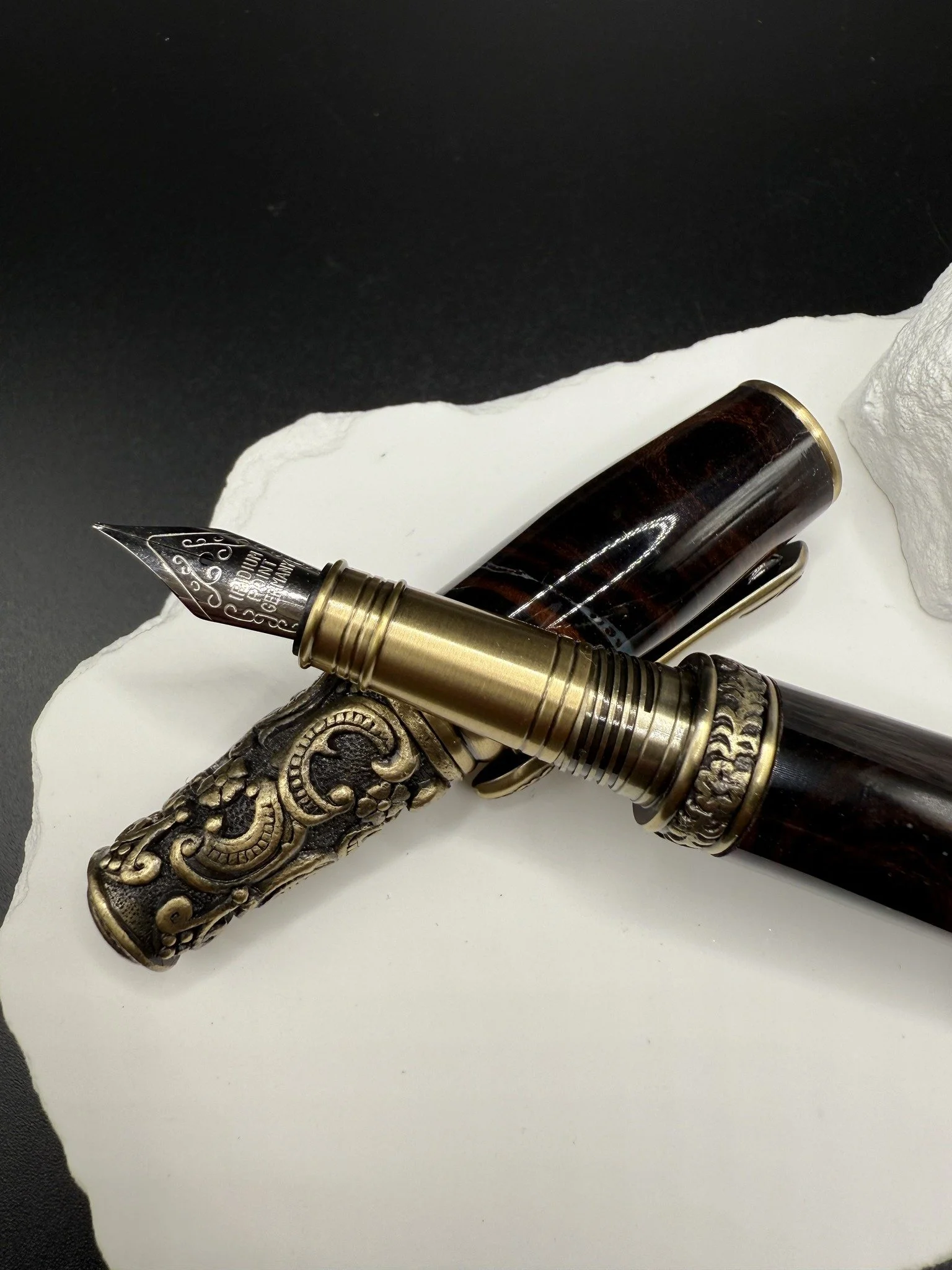 honduran rosewood burl fountain pen