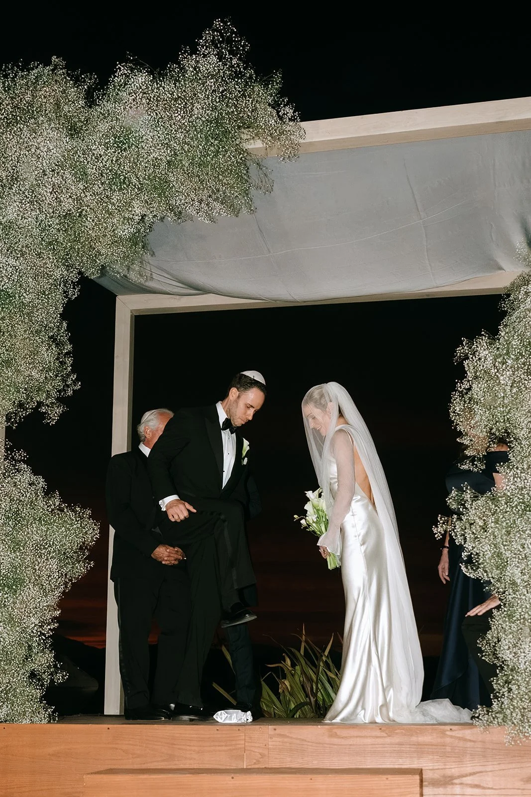 mcwphotocinema_Sabrina&Andrew_SneakPeek-106_websize.jpg
