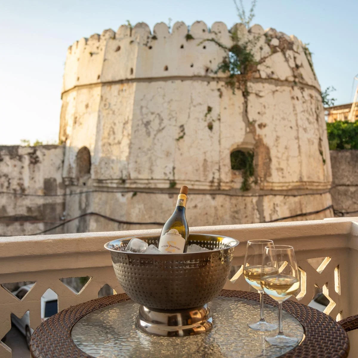 Enjoy views of the Old Fort directly opposite the building, from the upper deck and from various rooms.
