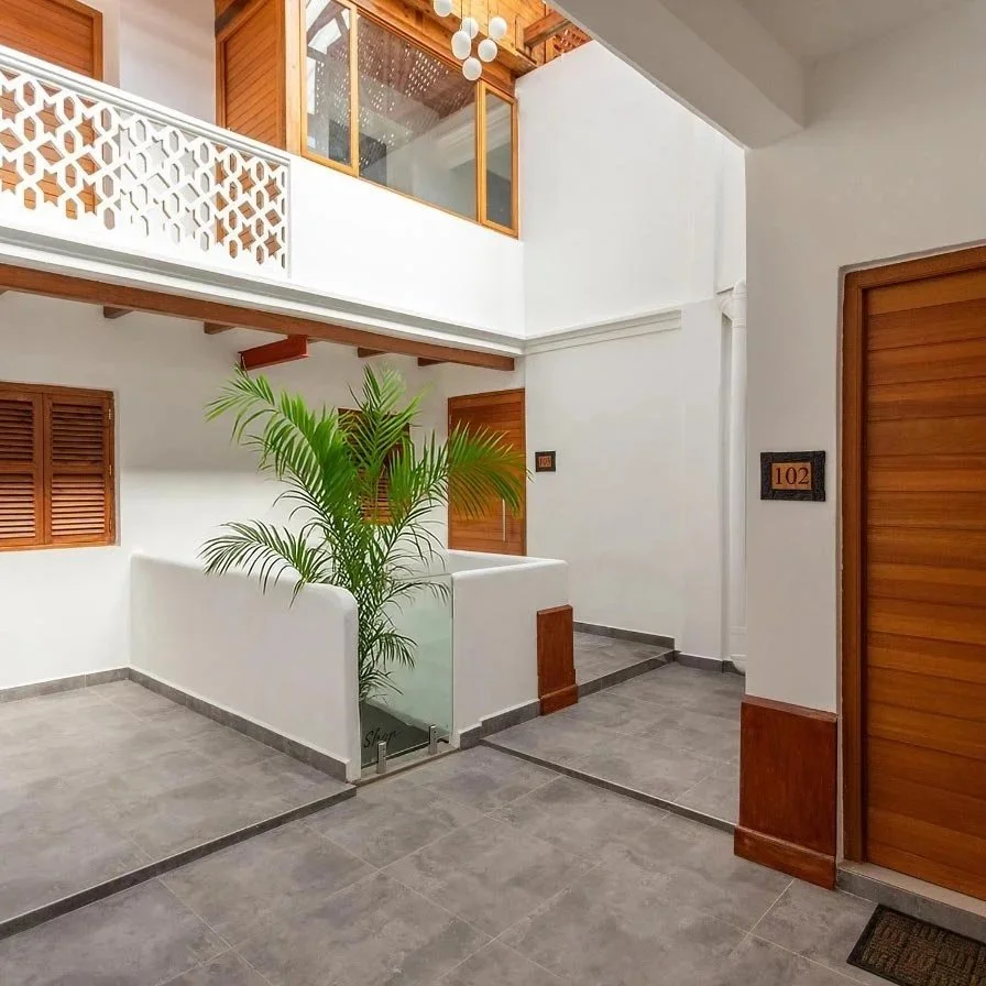 The landing on the first floor leads to four apartments.