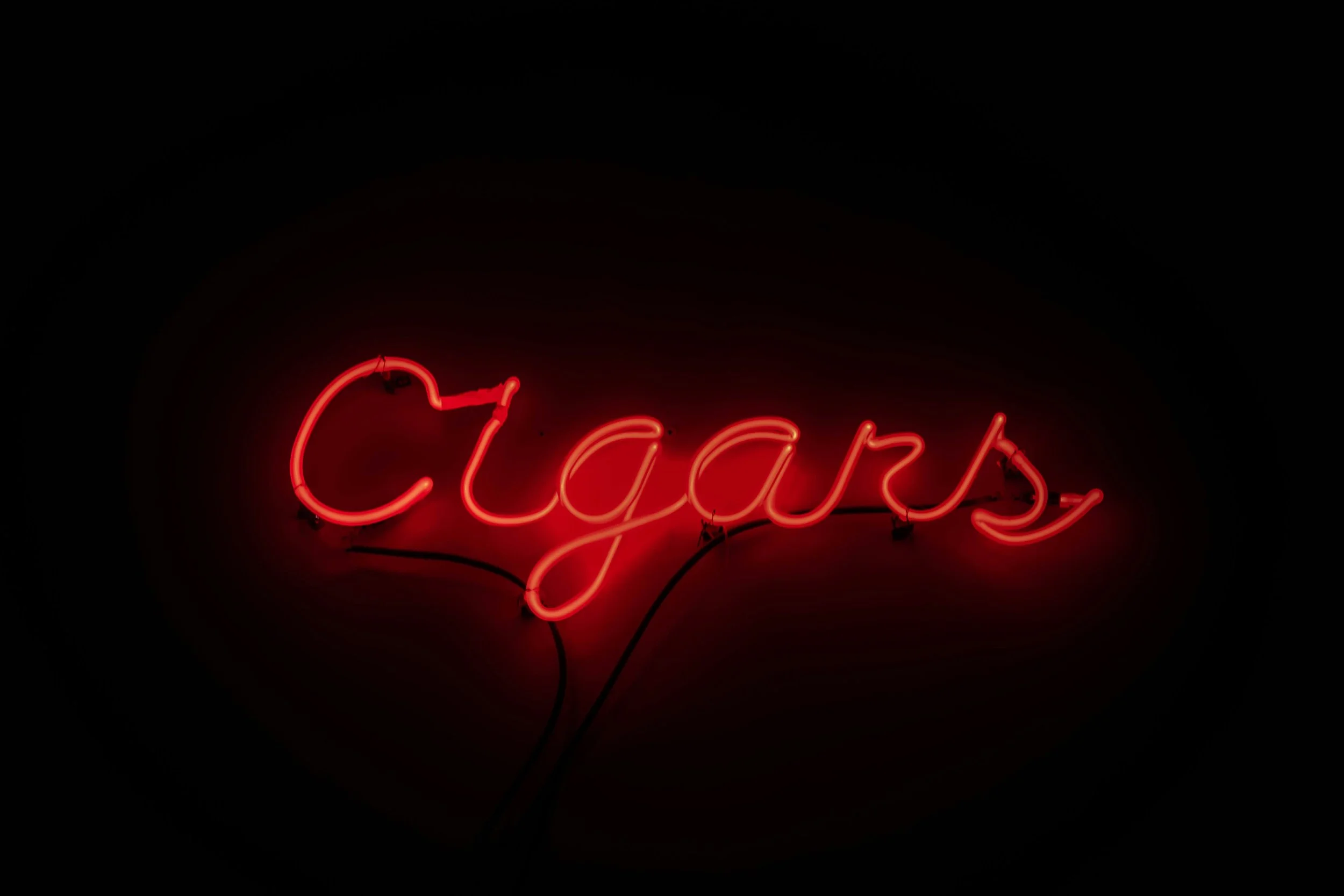 Online vs Brick-and-Mortar Cigar Shops: Who Really Treats You Better?