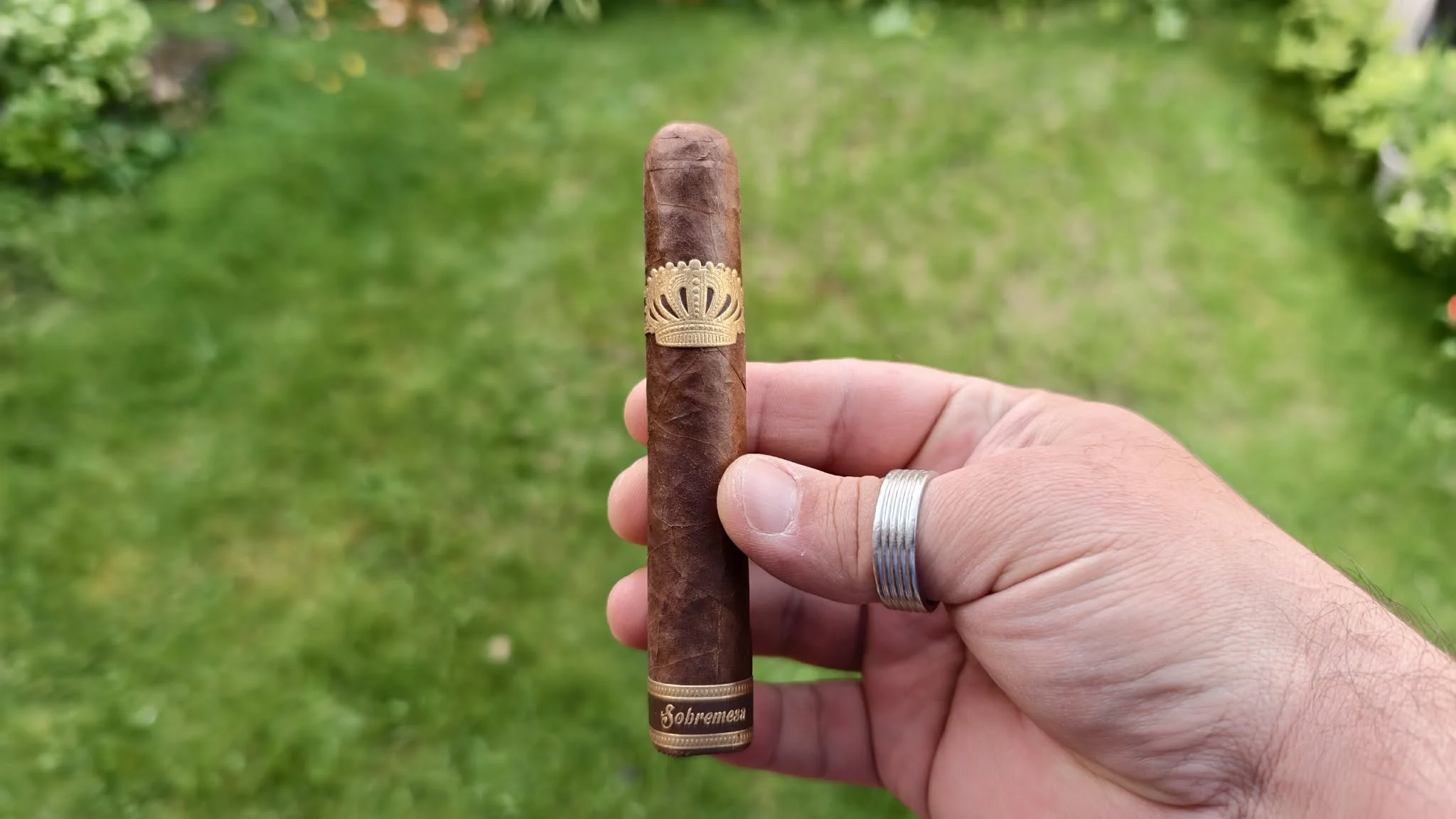 Dunbarton Tobacco &amp; Trust Sobremesa Solita Short Churchill