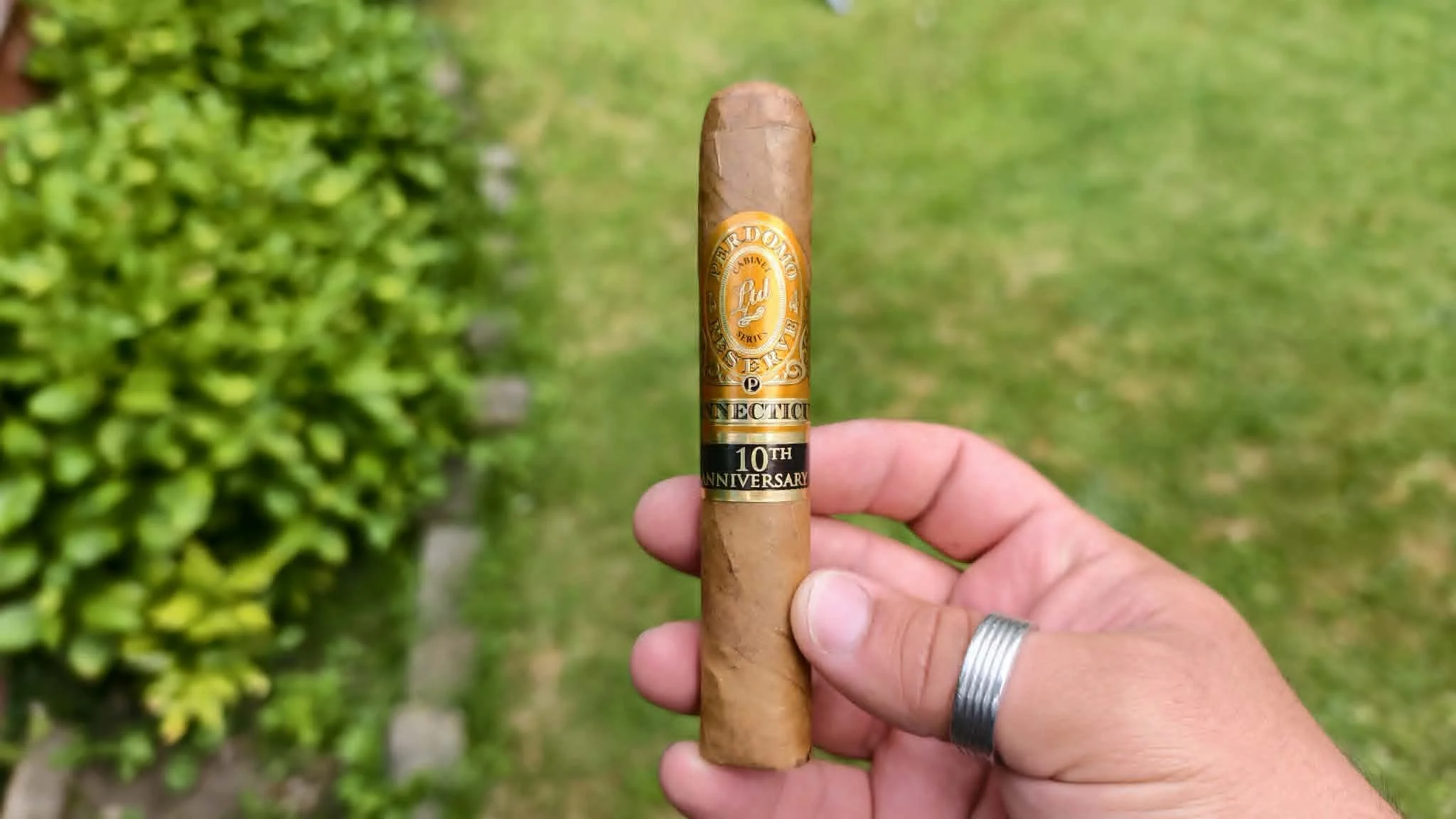 Perdomo Reserve 10th Anniversary Connecticut/Champagne Robusto