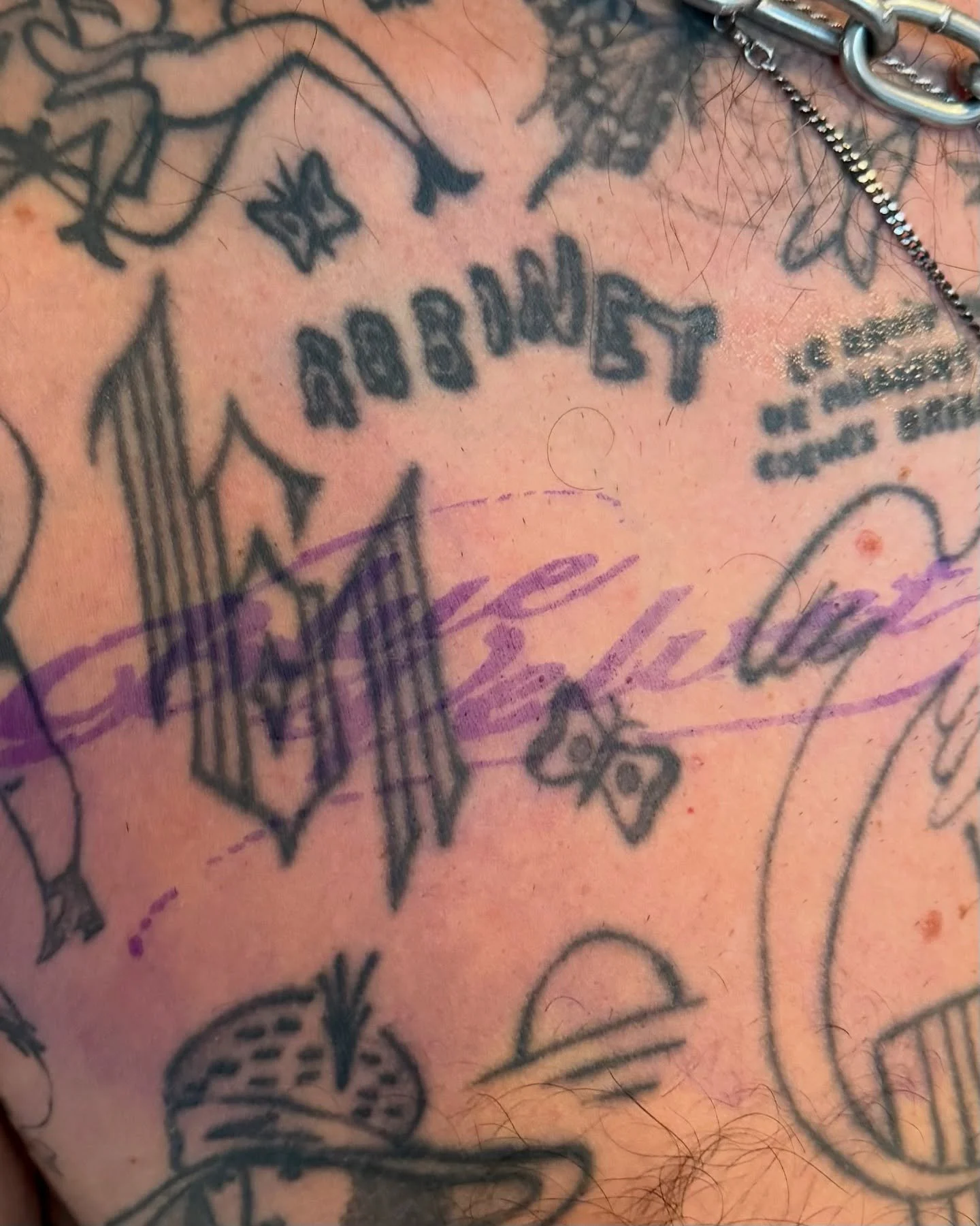 For angel @stonek.161 as part of a trade made at his gorgeous space @blue.velvet.london - Thank you so much Julien 🩵💙