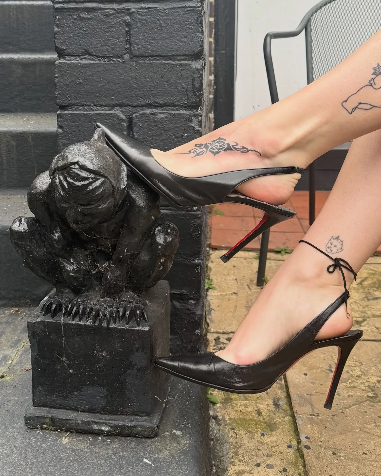 SIT DOWN AND SHUT UP!!!! A BAD BITCH IS TALKING!!!!!!