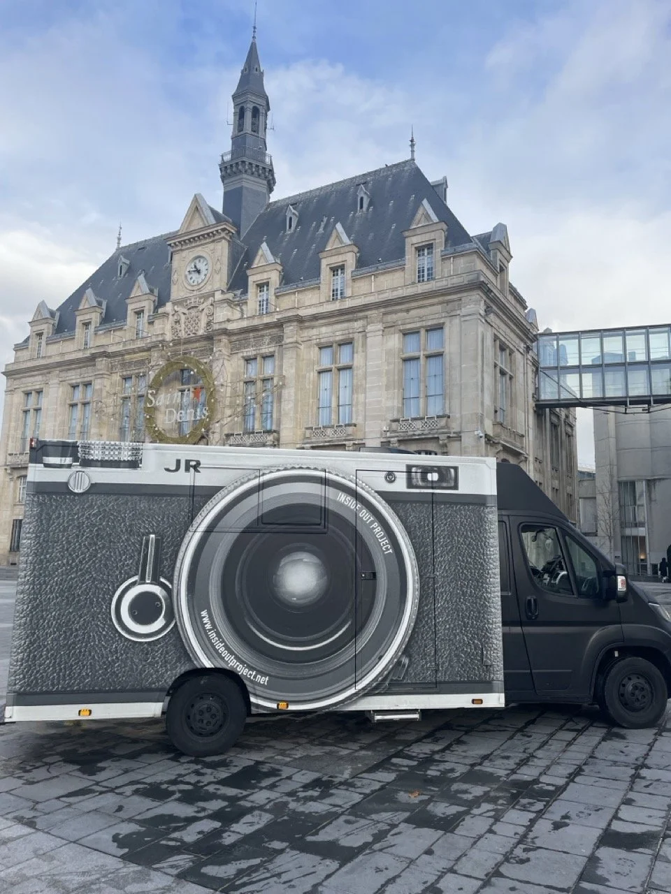 agence-memorable-roadshow-college-citoyen-france-inside-out-jr-12ion JR inside out.jpeg