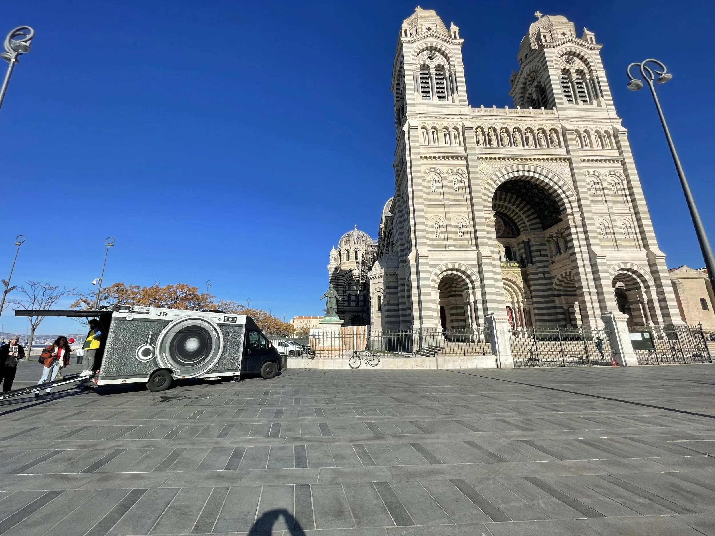 Organisation d'un roadshow pour le Collège citoyen de France x Inside Out by JR, par Manon Pérez Agence Mémorable