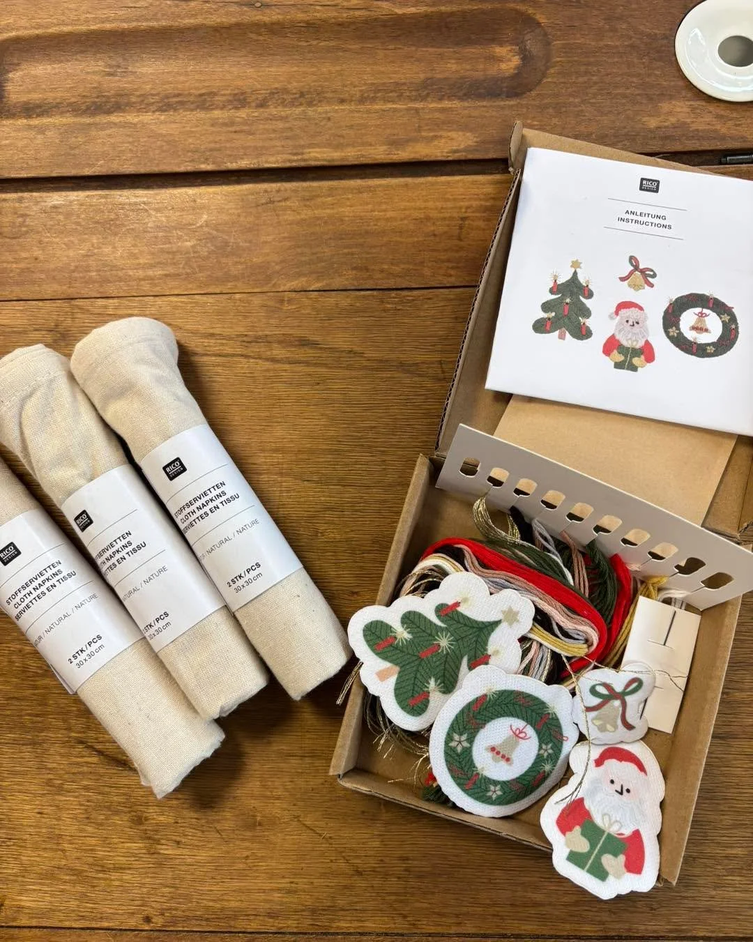 #serviette #No&euml;l #serviettedeno&euml;l #broderie #broderie&agrave;lamain #broderiefacile #ricodesign #je #pr&eacute;pare #jeprepareno&euml;l #madebyme #faitparmespetitesmains
Envie de broder, envie de pr&eacute;parer sa d&eacute;co de No&euml;l,