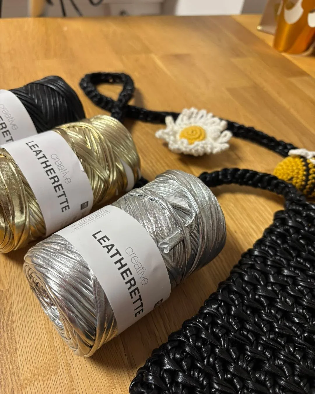 #creativeleatherette #ricodesign #kitsac #nouveaufil #filsimili #crochet #passion #passioncrochet #pochetteportablecrochet #chic #kitfacileaucrochet
Nouveau kit facile chic pratique 
Plusduntourdanssonsac.com
#objatcorreze #objat19130