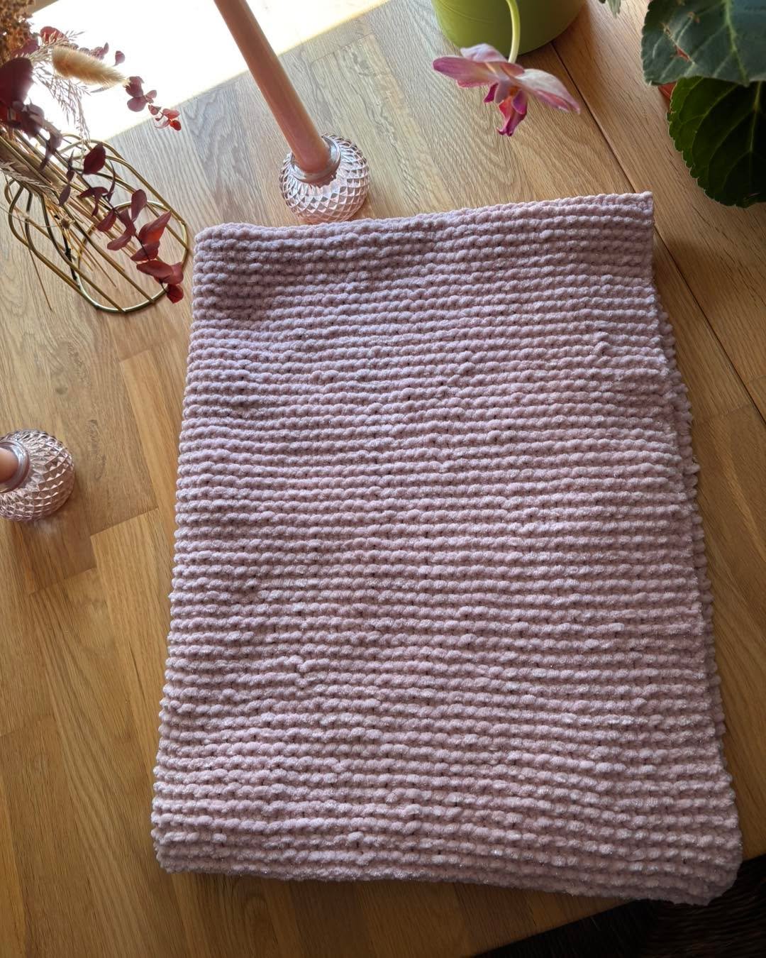 #ricochenillove #couverture #couverturebebe #couvertureenfant #couverturenaissance #tricot #tricot&eacute;main #tricot #facile #tricotfacilerapide #tricotfacilepourb&eacute;b&eacute; #couverture #douce #colorisauchoix #plusduntourdanssonsac #revendeu