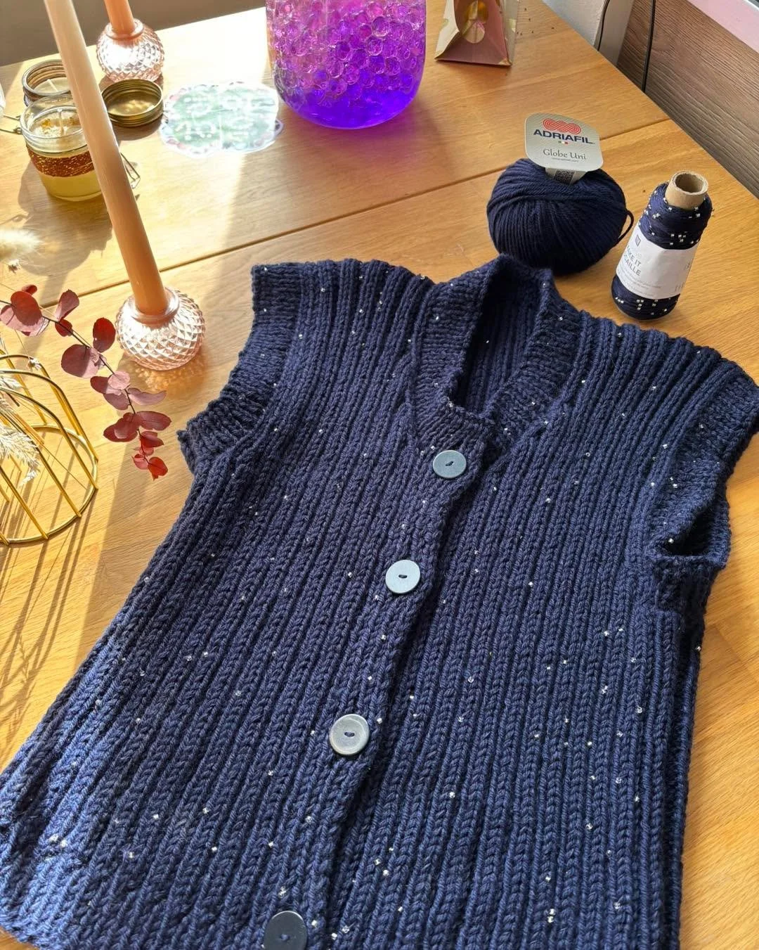 #veste #vestesansmanche #adriafil_filati_made_in_italy #adriafil #adriafilglobeuni #creativemakeitrocaille #ricodesign #tricot #passion #tricotpassion 
Plusduntourdanssonsac #plusduntourdanssonsac #objat #boutique #sp&eacute;cialis&eacute; #boutiques