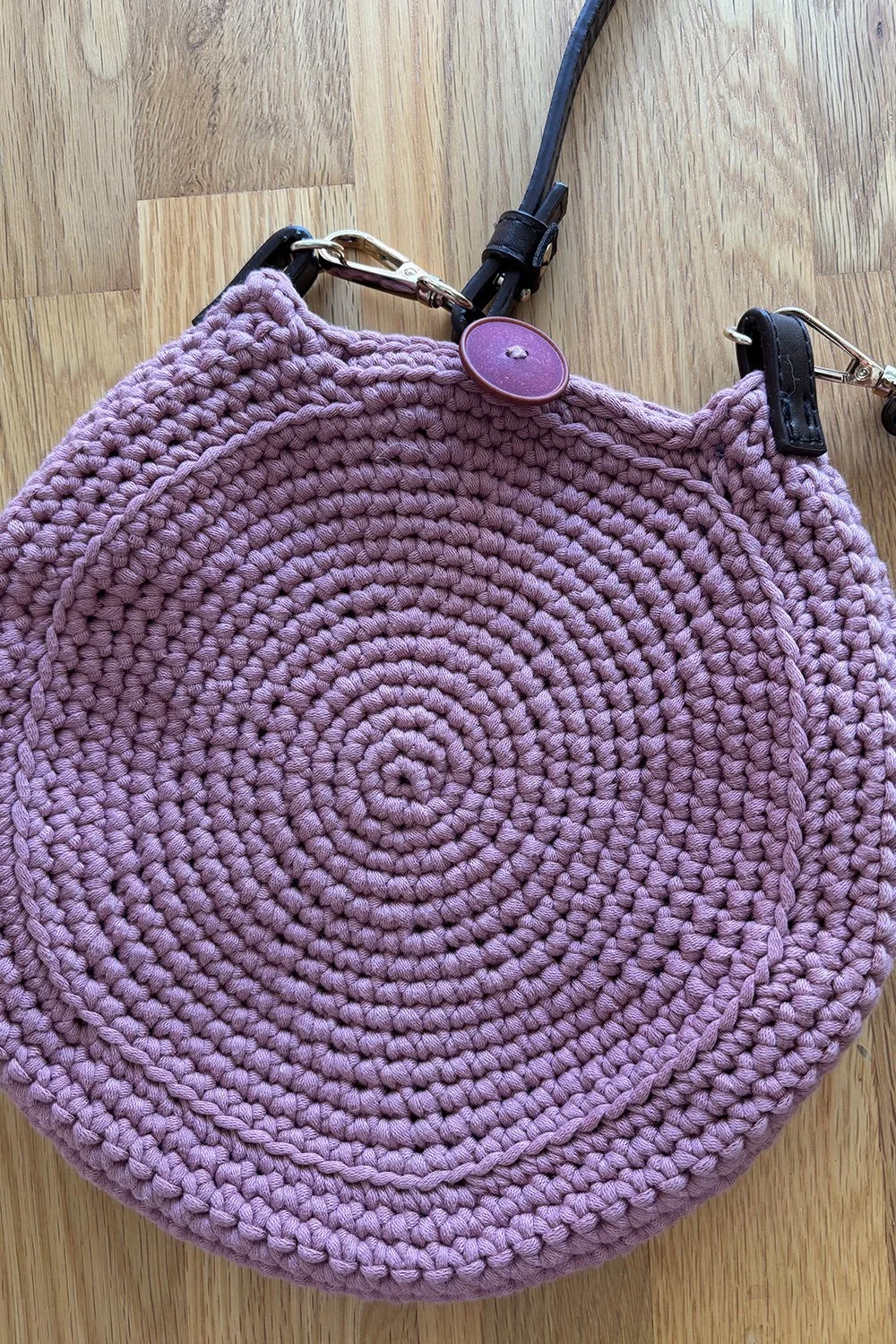 petit-sac-rond-au-crochet-kit-violet.jpg