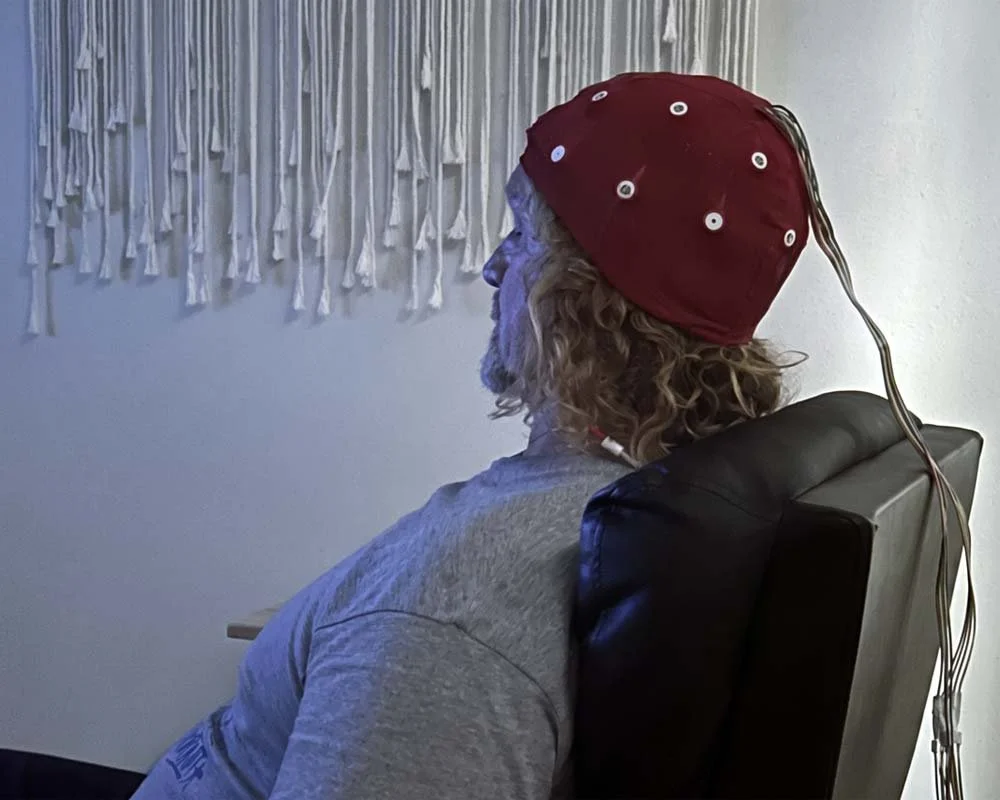 How neurofeedback therapy works using EEG brainwave feedback