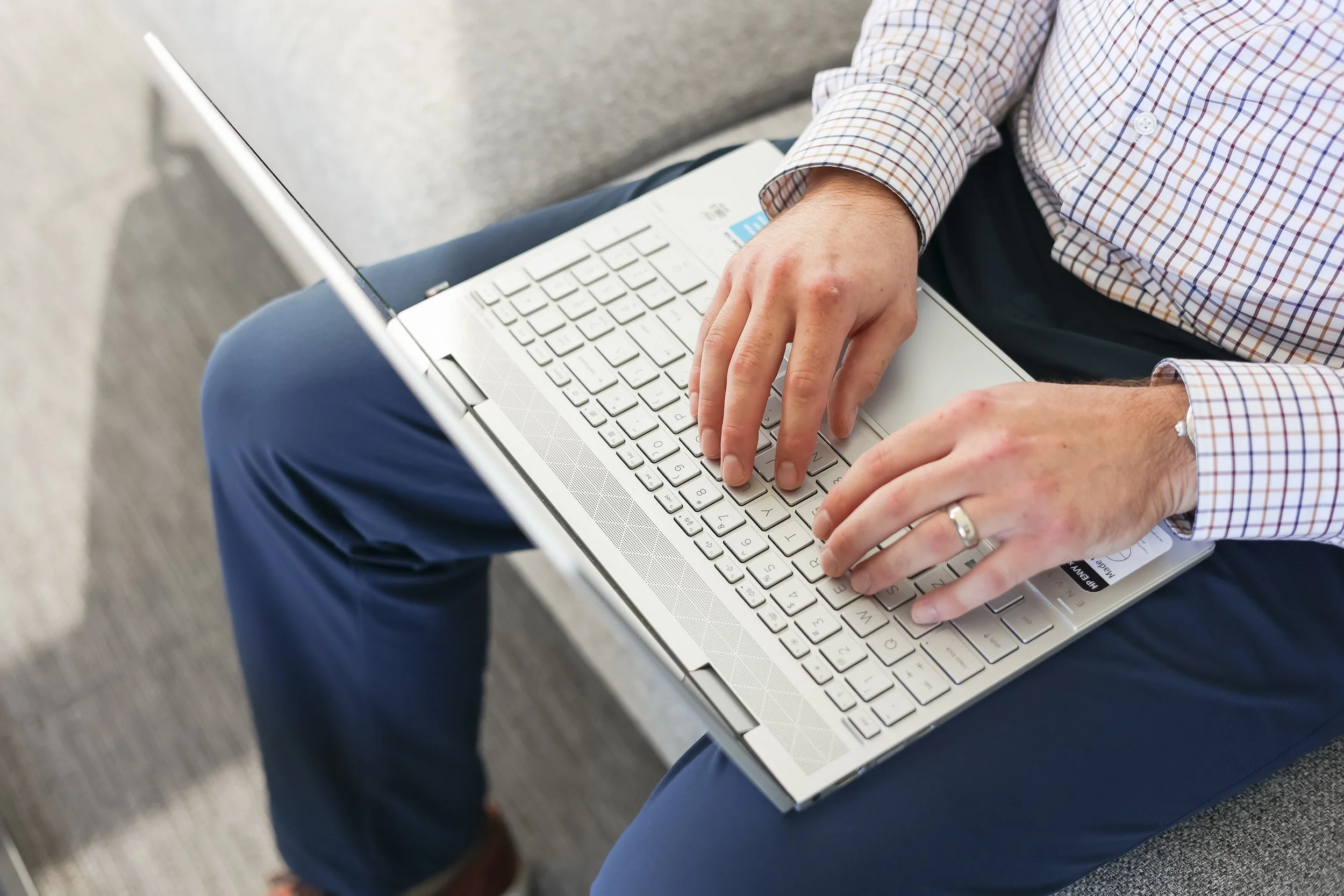 Person researching how to find the right therapist