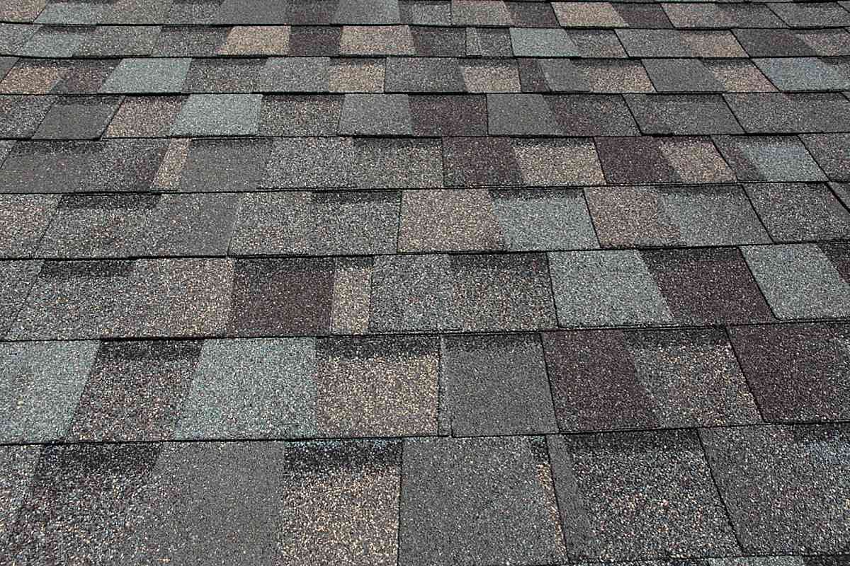 An image of an asphalt shingle roof