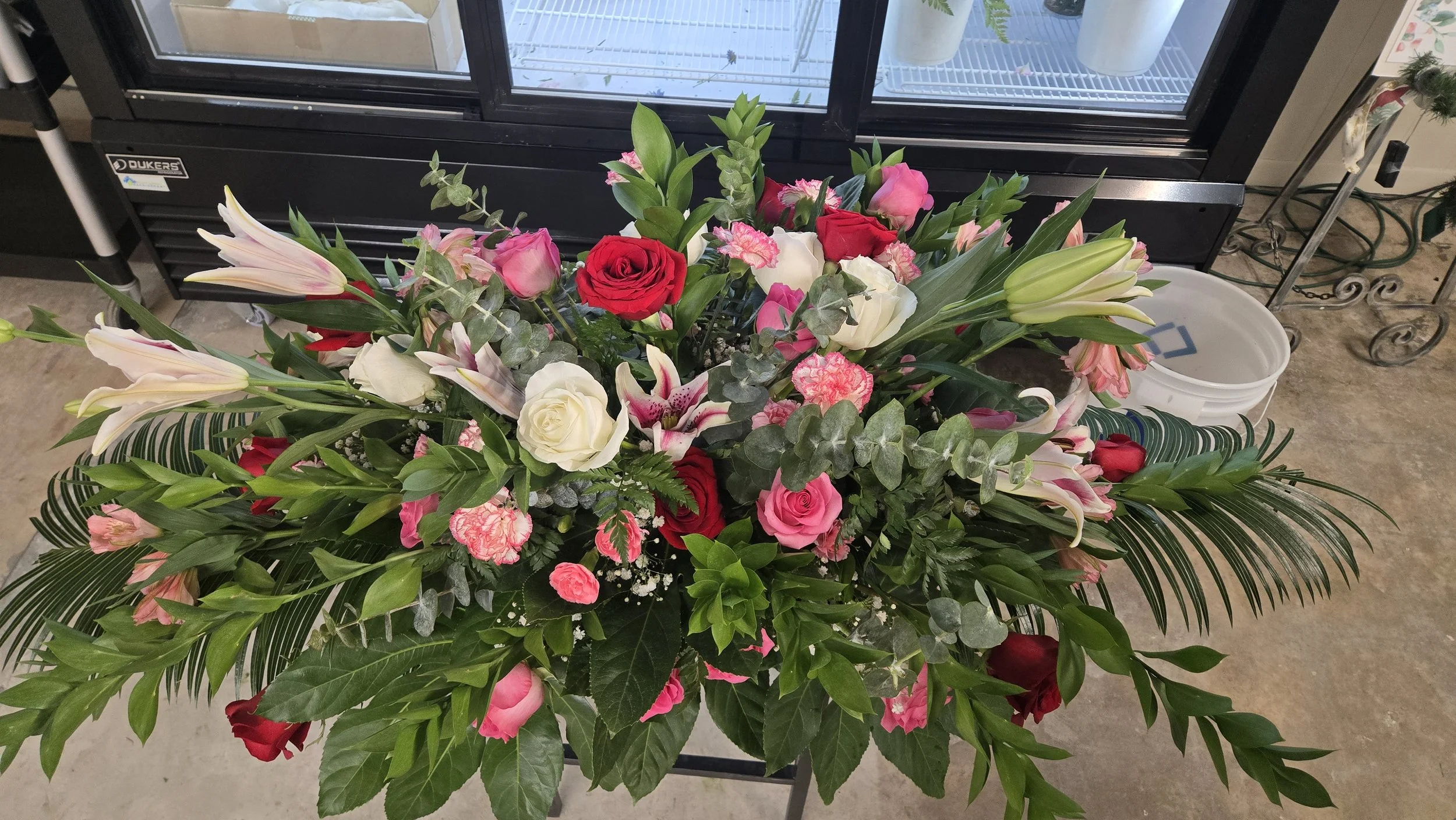 Medium Size Casket Spray – $300
Honor your loved one with a beautifully arranged medium-sized casket spray. Designed with care and elegance, this arrangement features a harmonious blend of fresh, premium flowers to create a stunning tribute. Perfect 