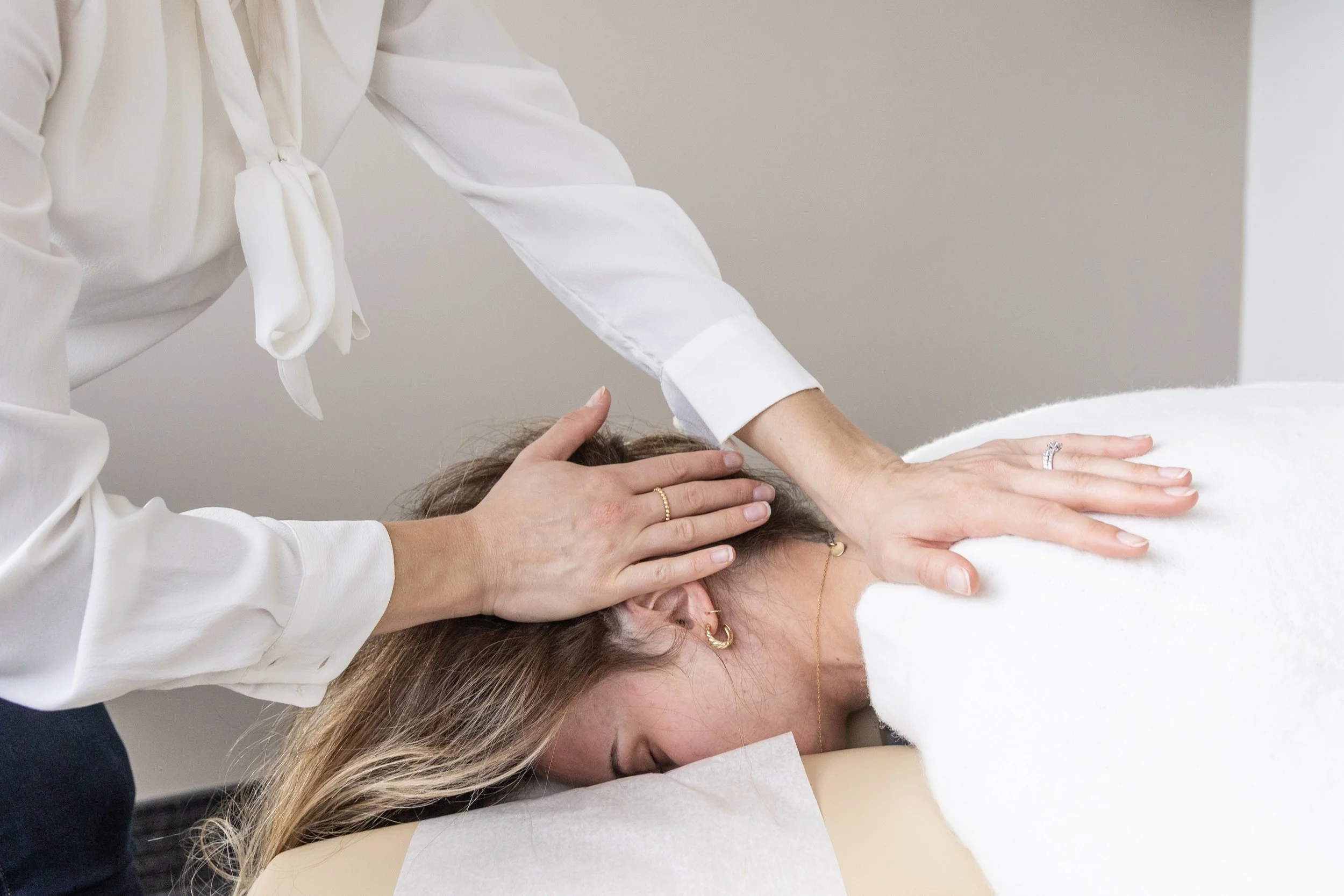 Tech Neck Is Ruining Your Posture (And Low-Key Your Mood)