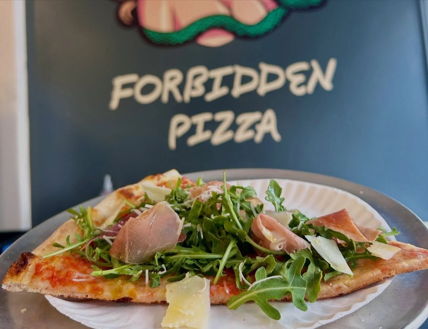 prosciutto &amp; arugula slice&hellip; pizza math says it&rsquo;s a salad 🍕 🥗 

#forbiddenpizzanola #basicallyasalad